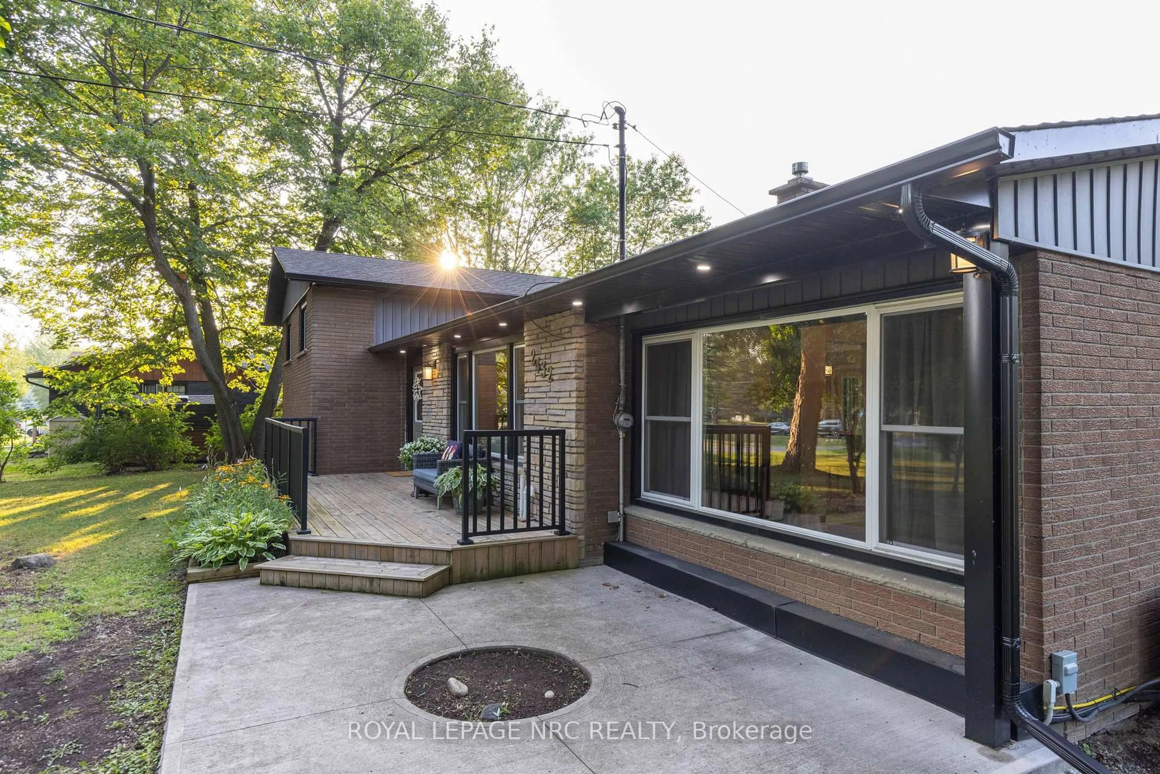 Home with brick exterior material, street for 2432 Port Robinson Rd, Thorold Ontario L3B 5N5
