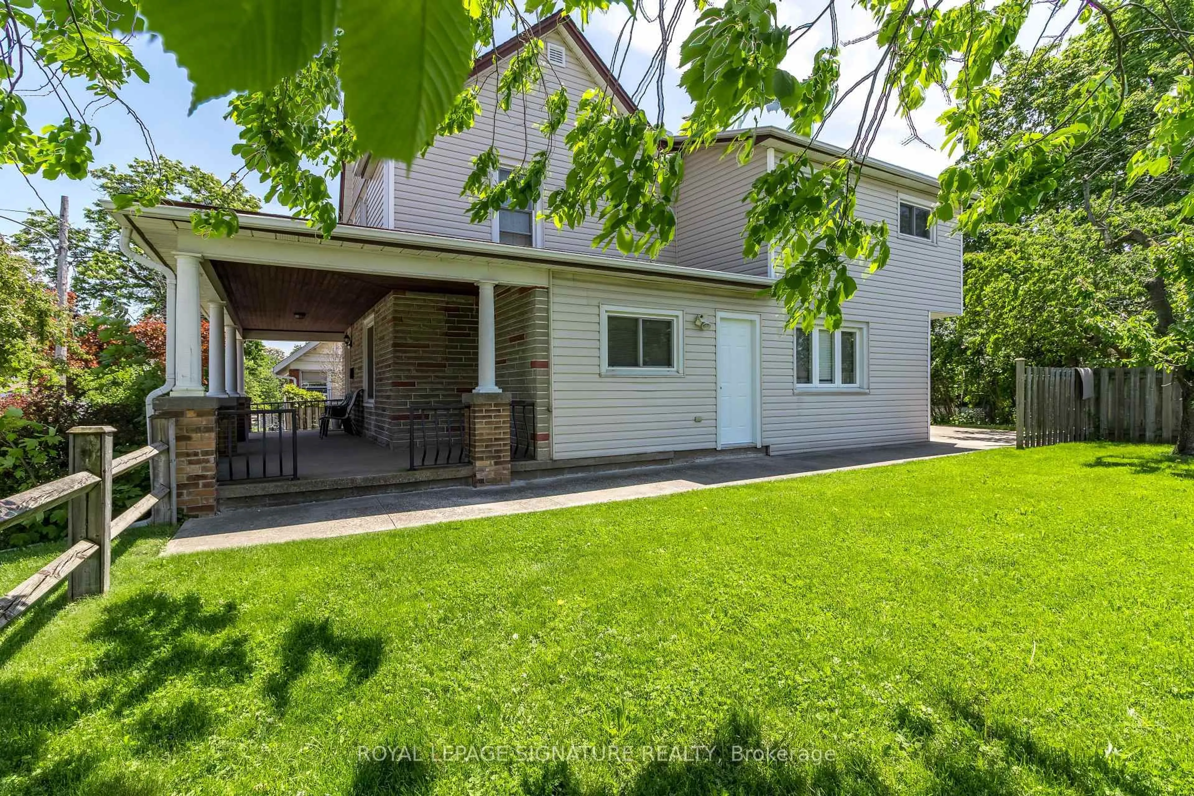 Patio, street for 23 Sullivan Ave, Thorold Ontario L2V 2Y3