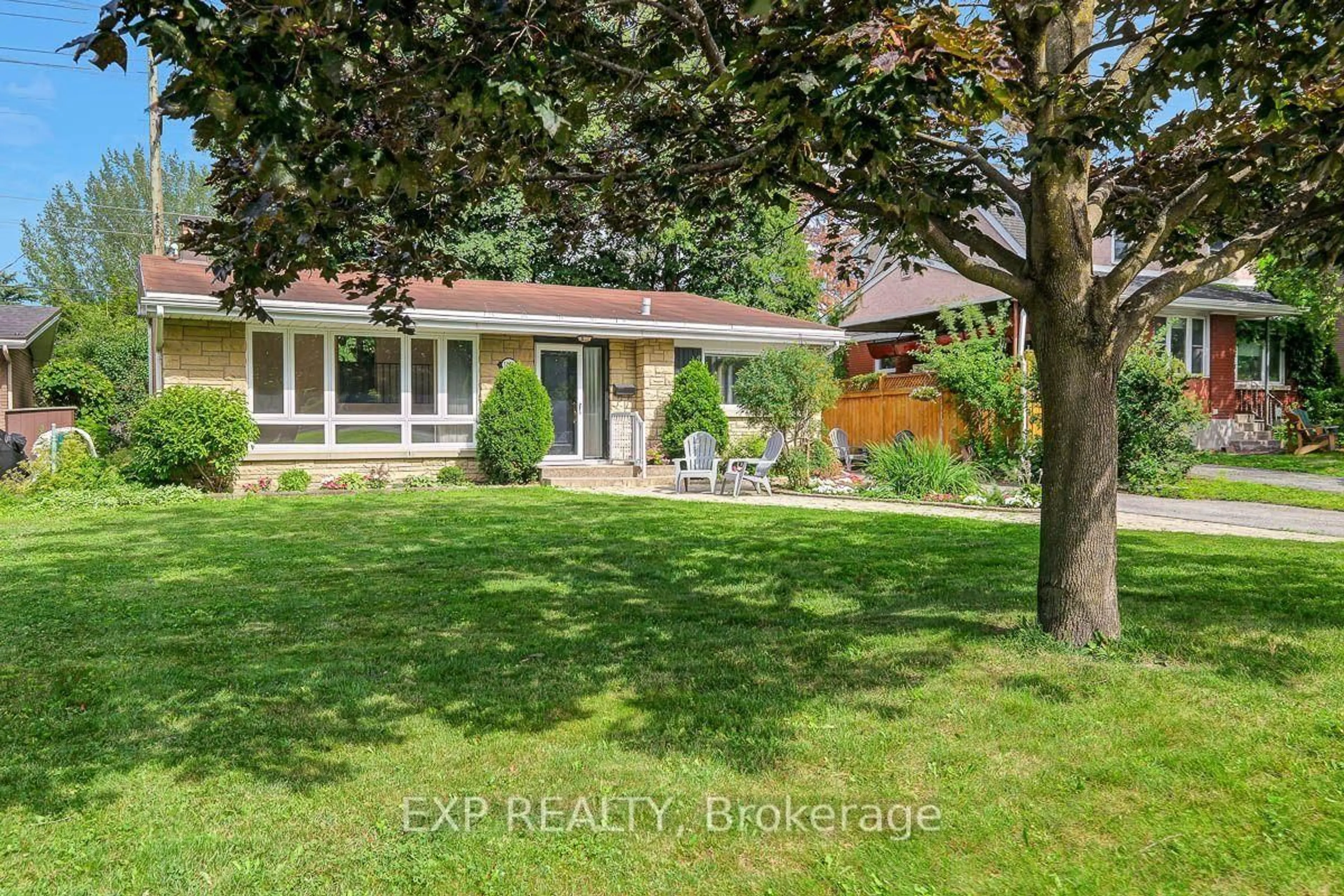A pic from outside/outdoor area/front of a property/back of a property/a pic from drone, street for 1473 Chomley Cres, Ottawa Ontario K1G 0V9