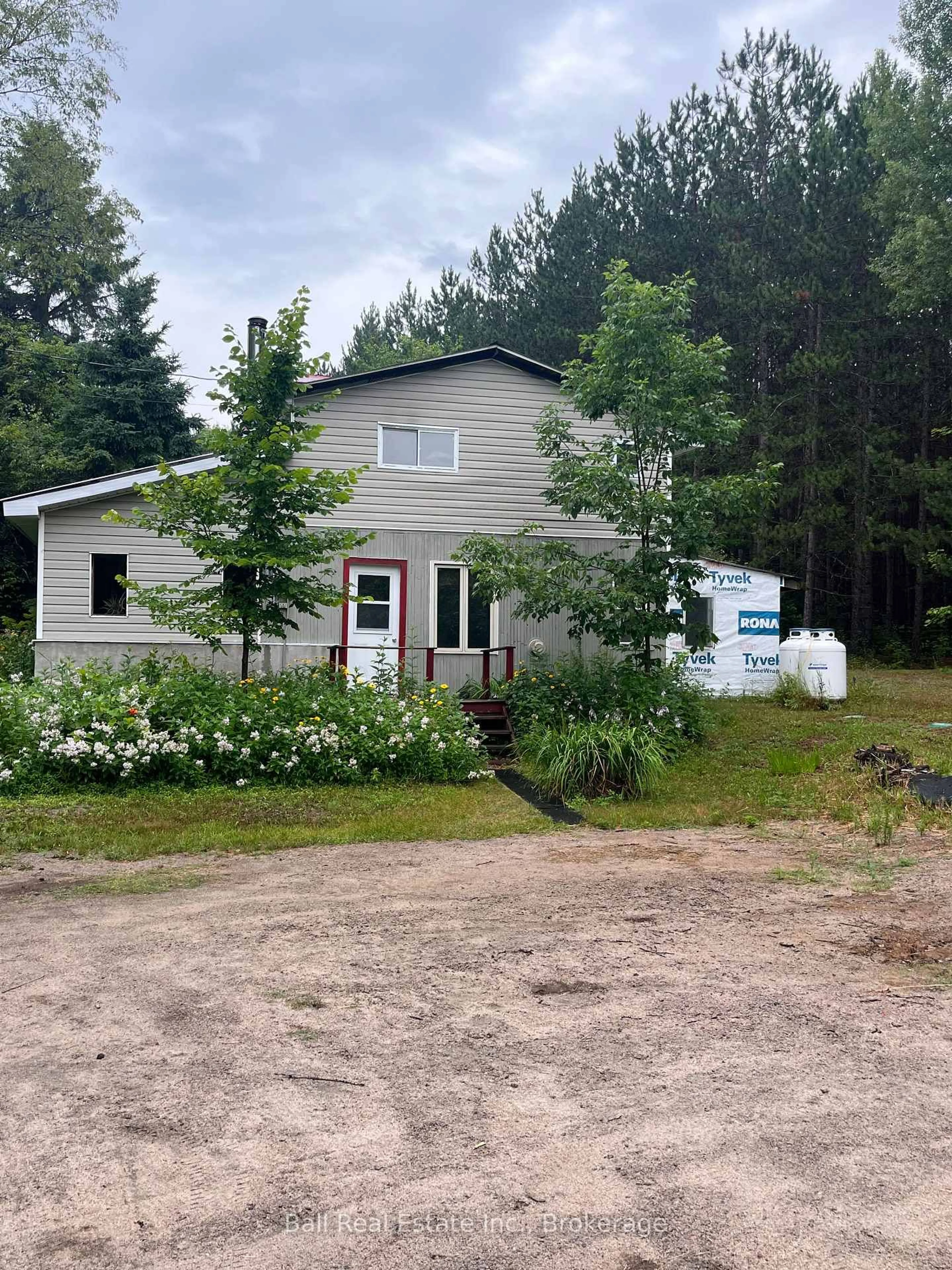 A pic from outside/outdoor area/front of a property/back of a property/a pic from drone, building for 540 Rose Island Rd, Coe Hill Ontario K0L 1P0