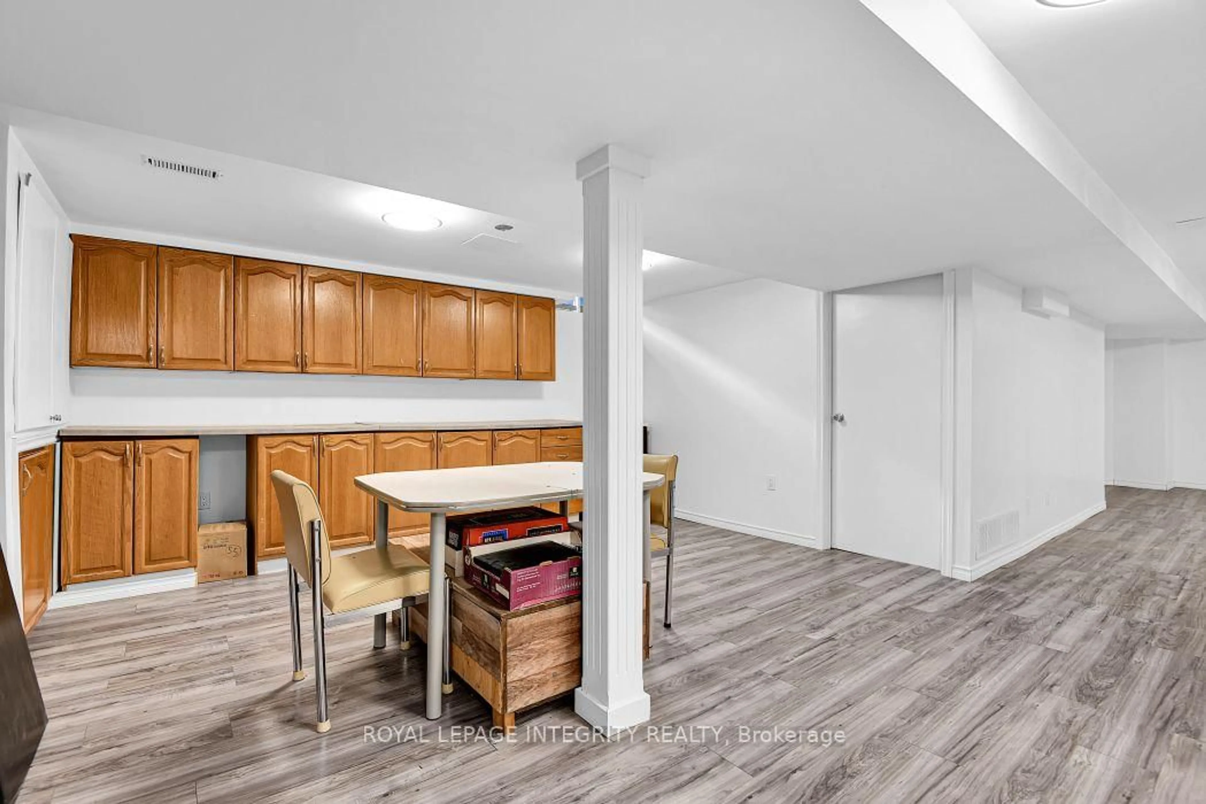 Open concept kitchen, unknown for 46 Dartmoor Dr, Kanata Ontario K2M 1S6