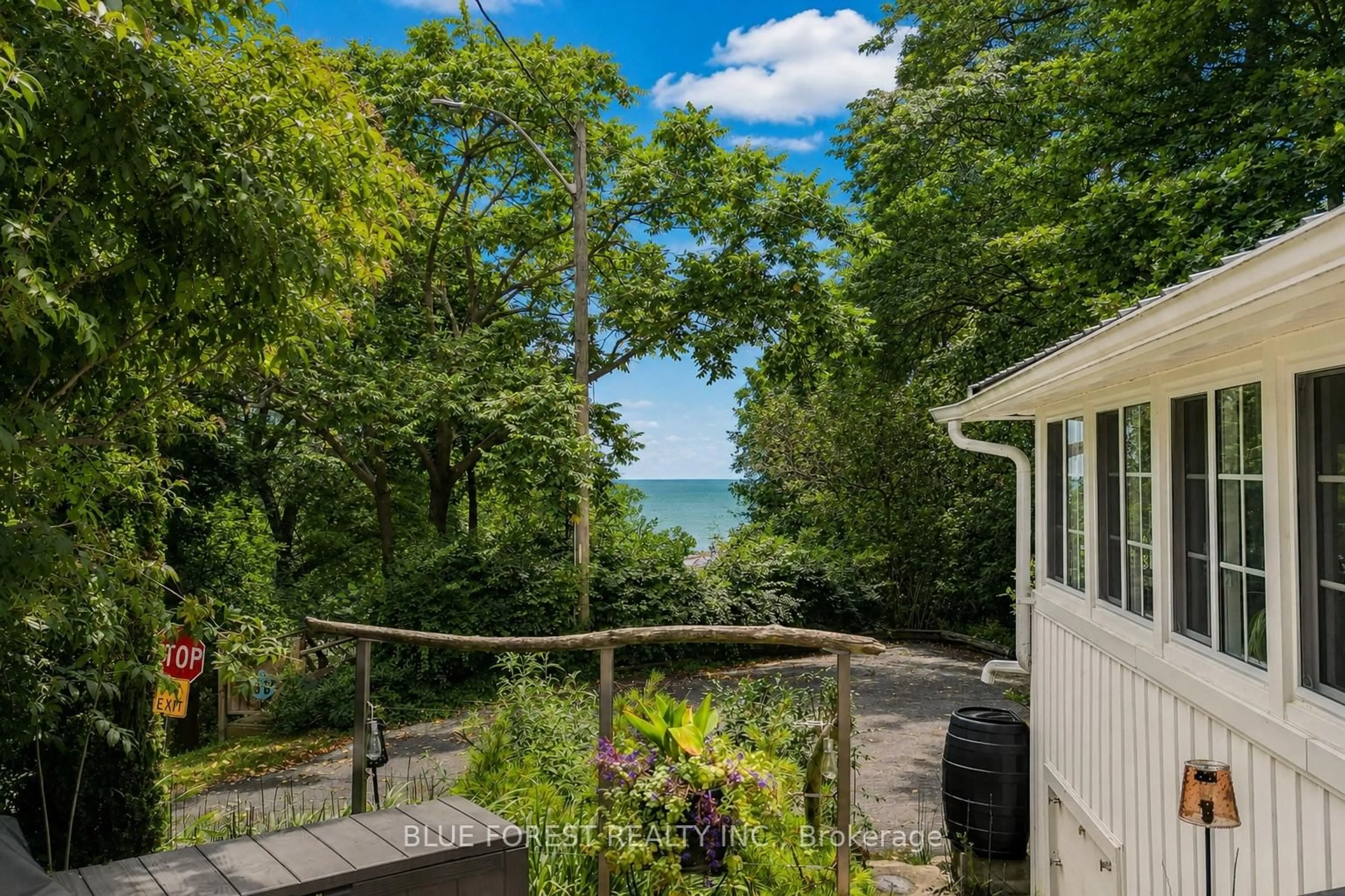 A pic from outside/outdoor area/front of a property/back of a property/a pic from drone, water/lake/river/ocean view for 192 MITCHELL St, Central Elgin Ontario N5L 1H1