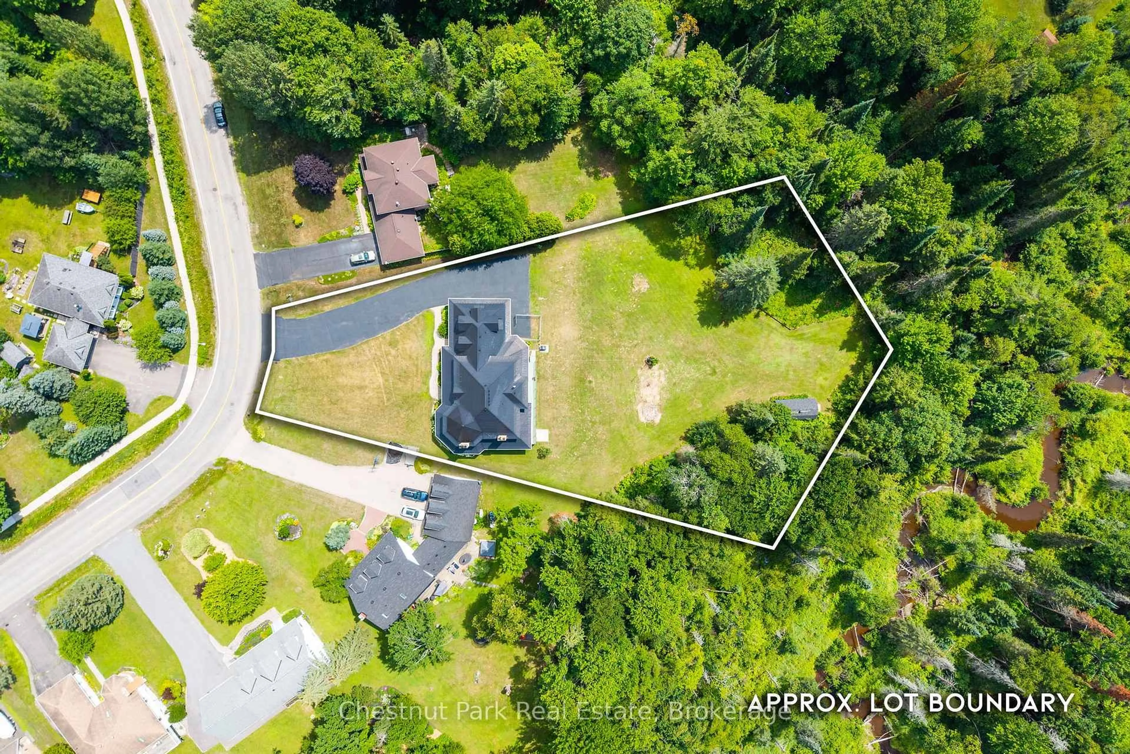 A pic from outside/outdoor area/front of a property/back of a property/a pic from drone, unknown for 75 Glendale Rd, Bracebridge Ontario P1L 1B2