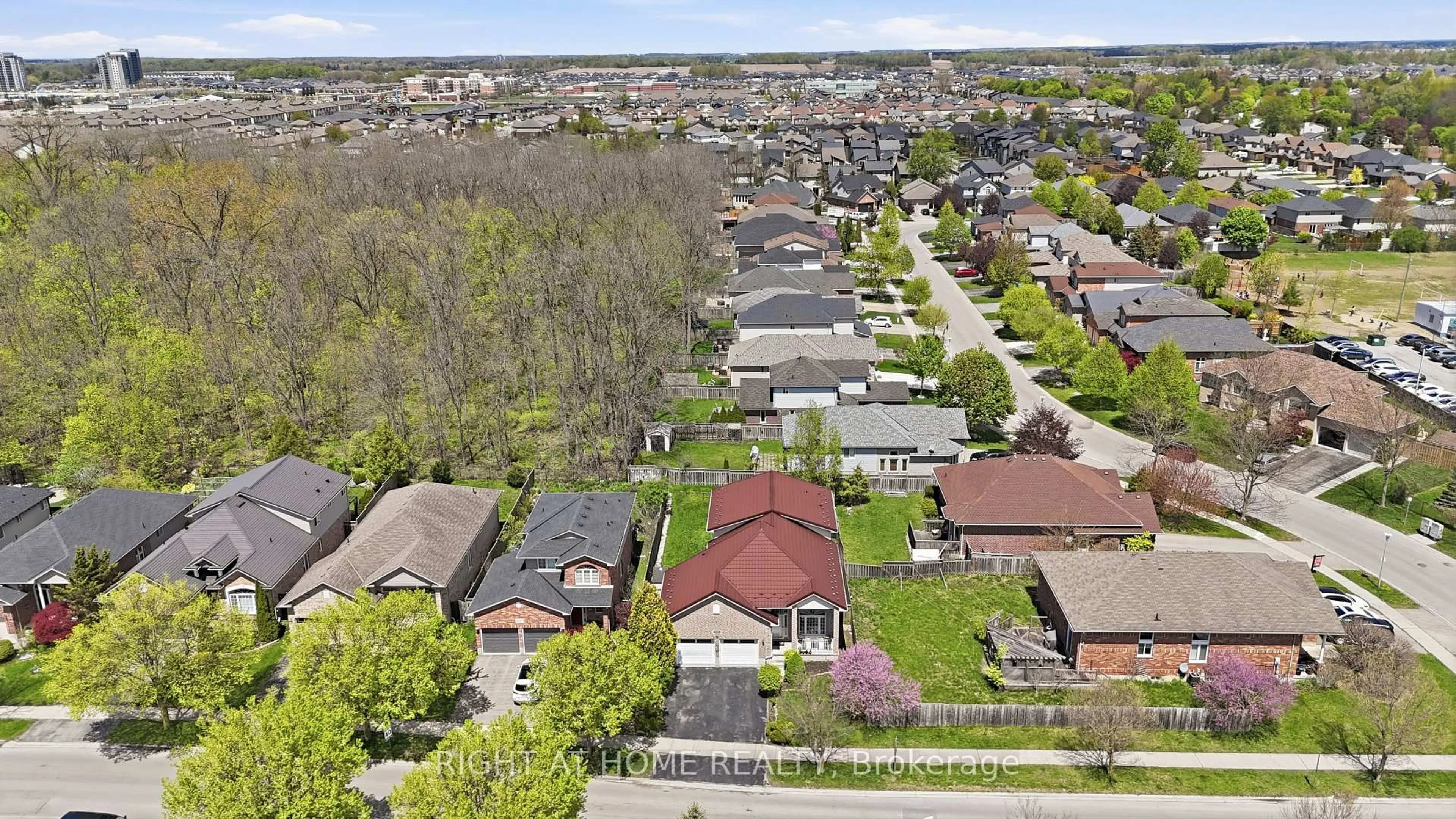 A pic from outside/outdoor area/front of a property/back of a property/a pic from drone, street for 210 Hawthorne Rd, London North Ontario N6G 5A2