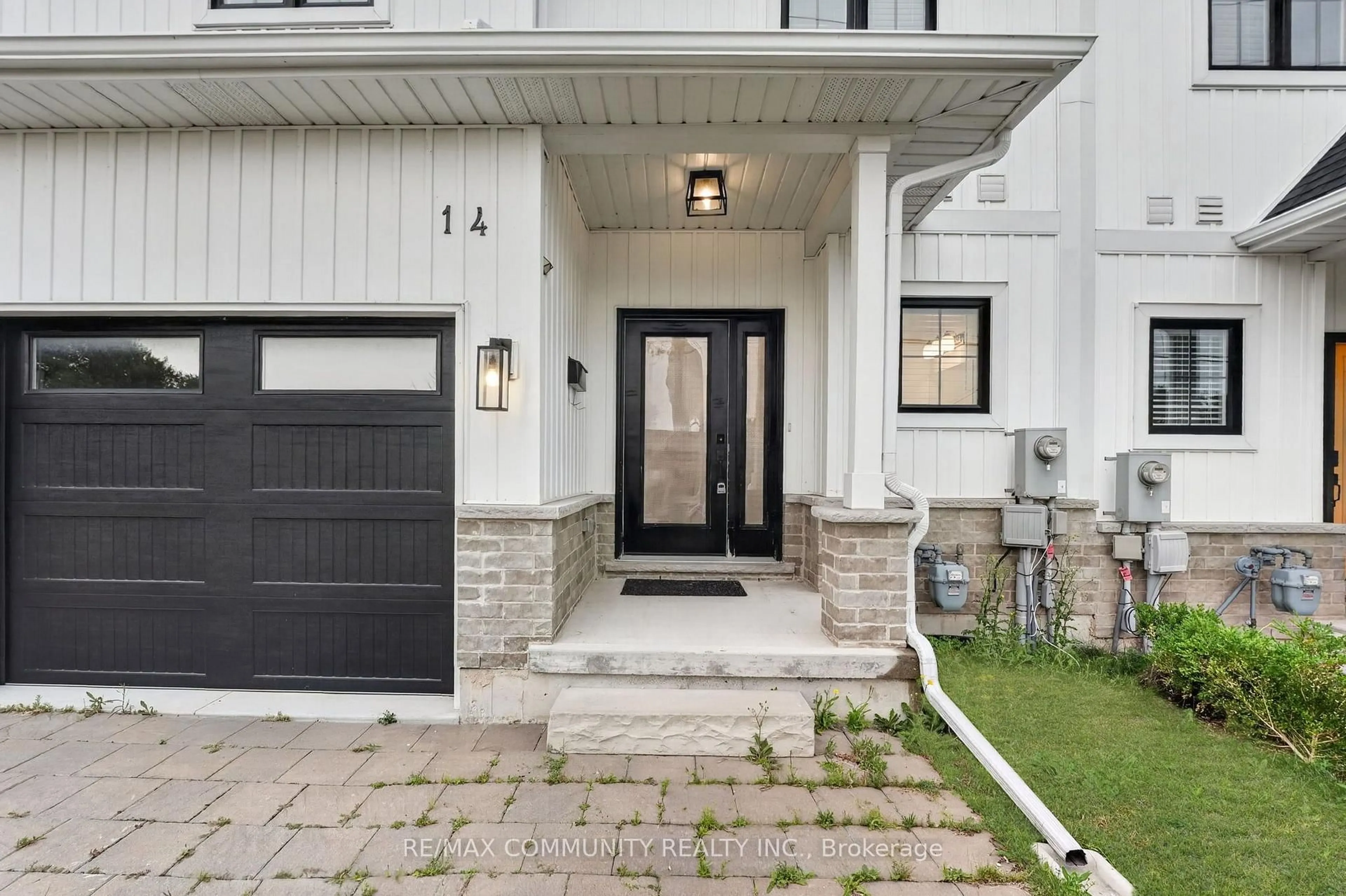 Indoor entryway for 14 King St, Fort Erie Ontario L2A 0C6