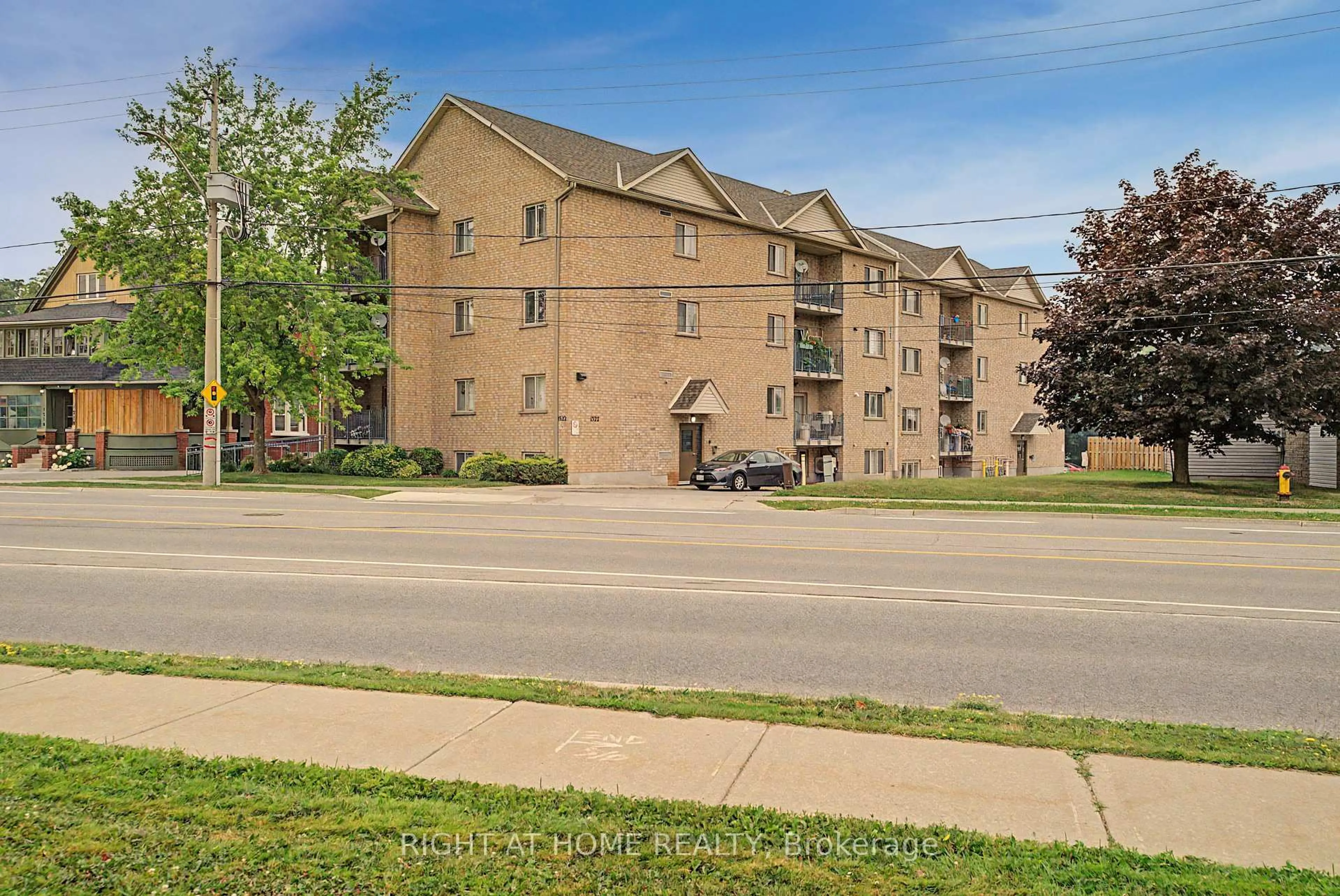 Unknown for 1522 King St #403, Kitchener Ontario N2G 2P1