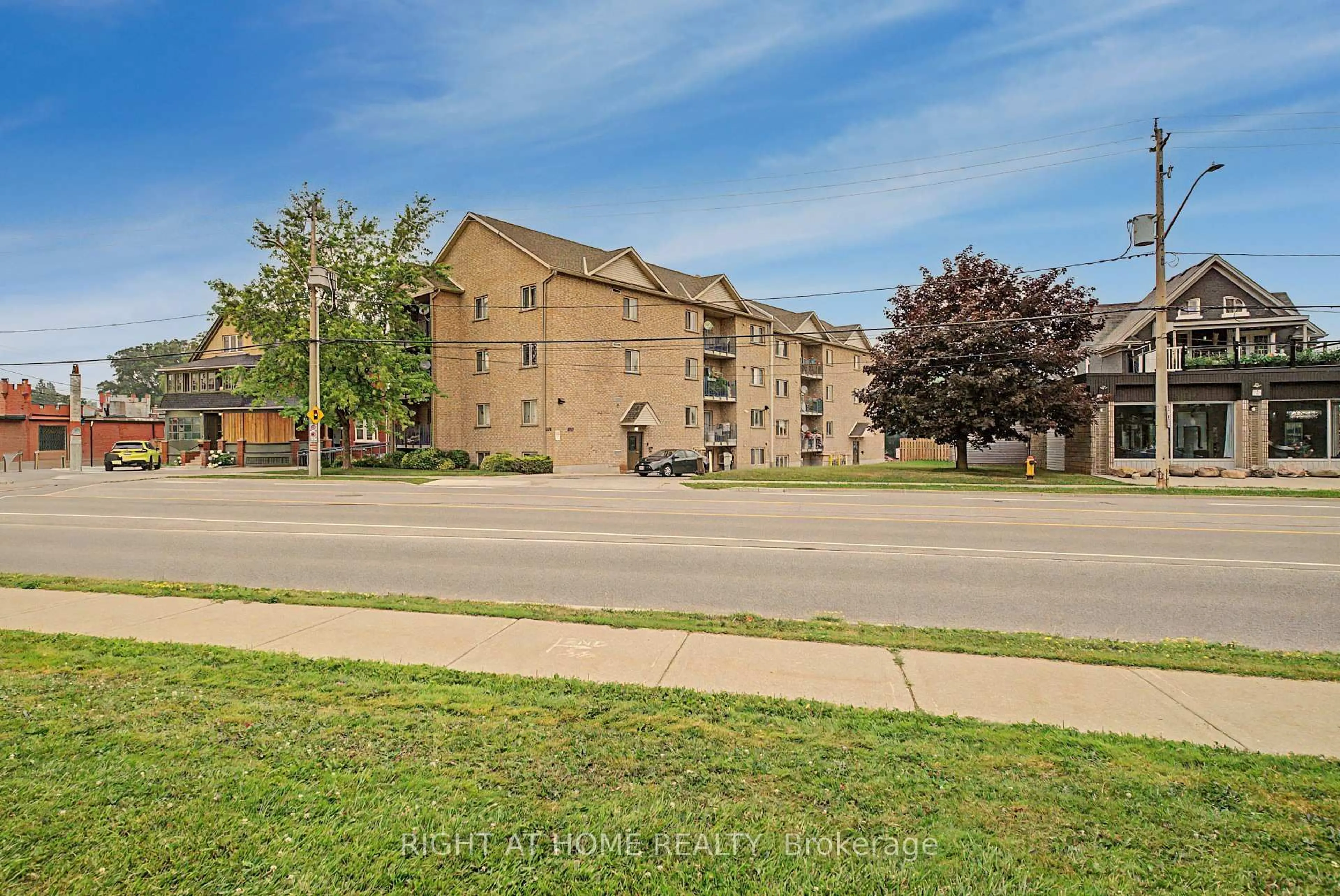 Unknown for 1522 King St #403, Kitchener Ontario N2G 2P1