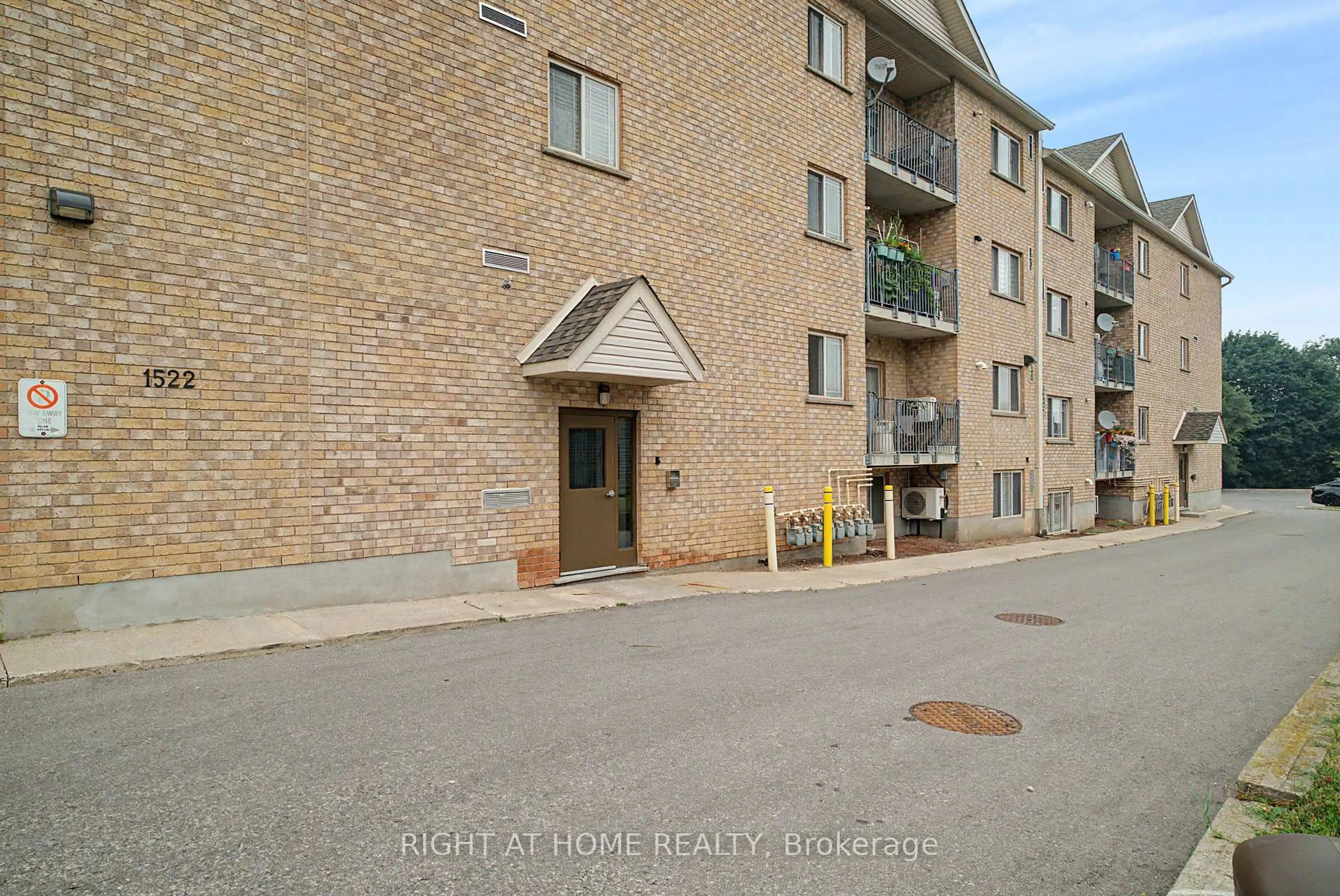 Unknown for 1522 King St #403, Kitchener Ontario N2G 2P1