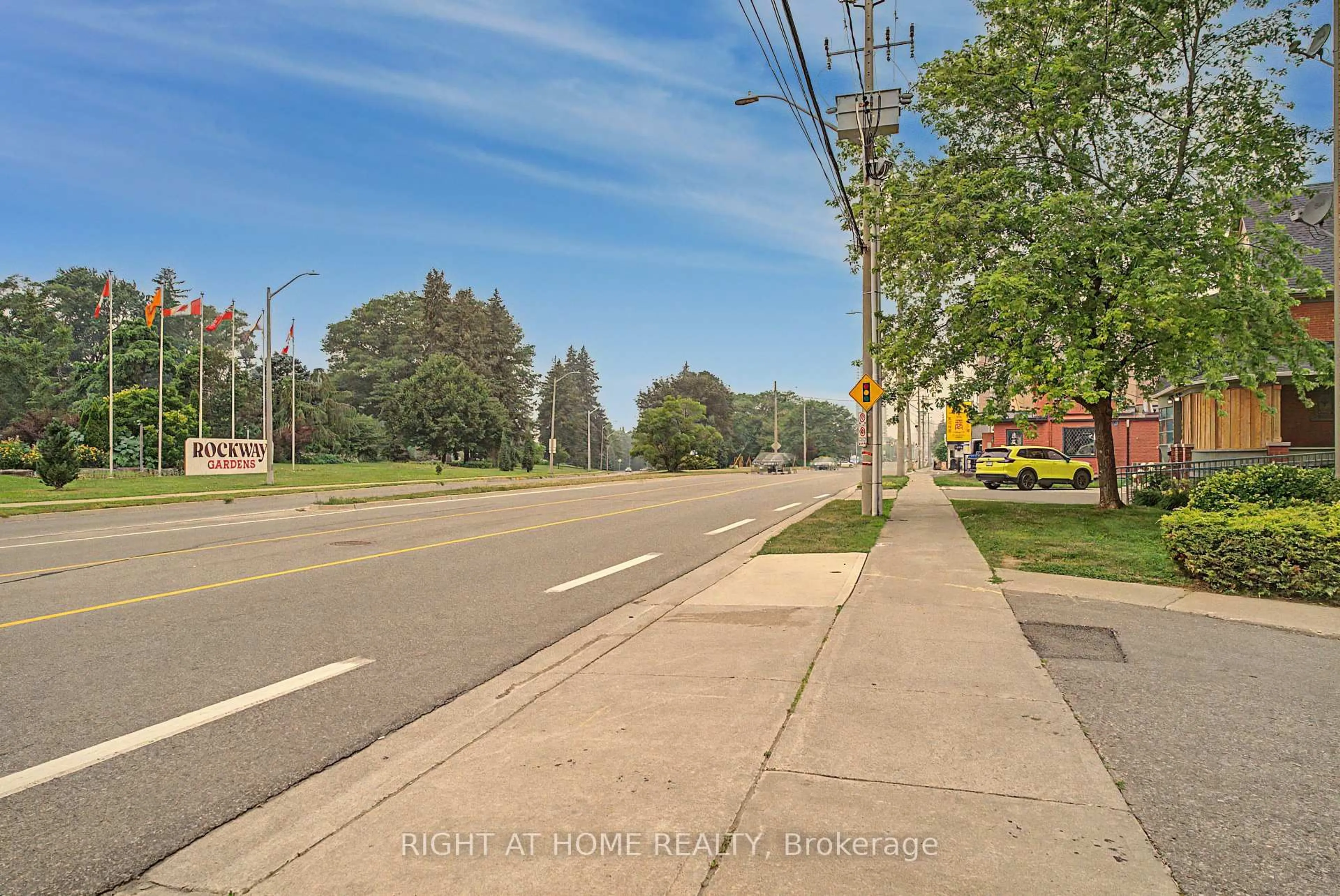Blurry image for 1522 King St #403, Kitchener Ontario N2G 2P1