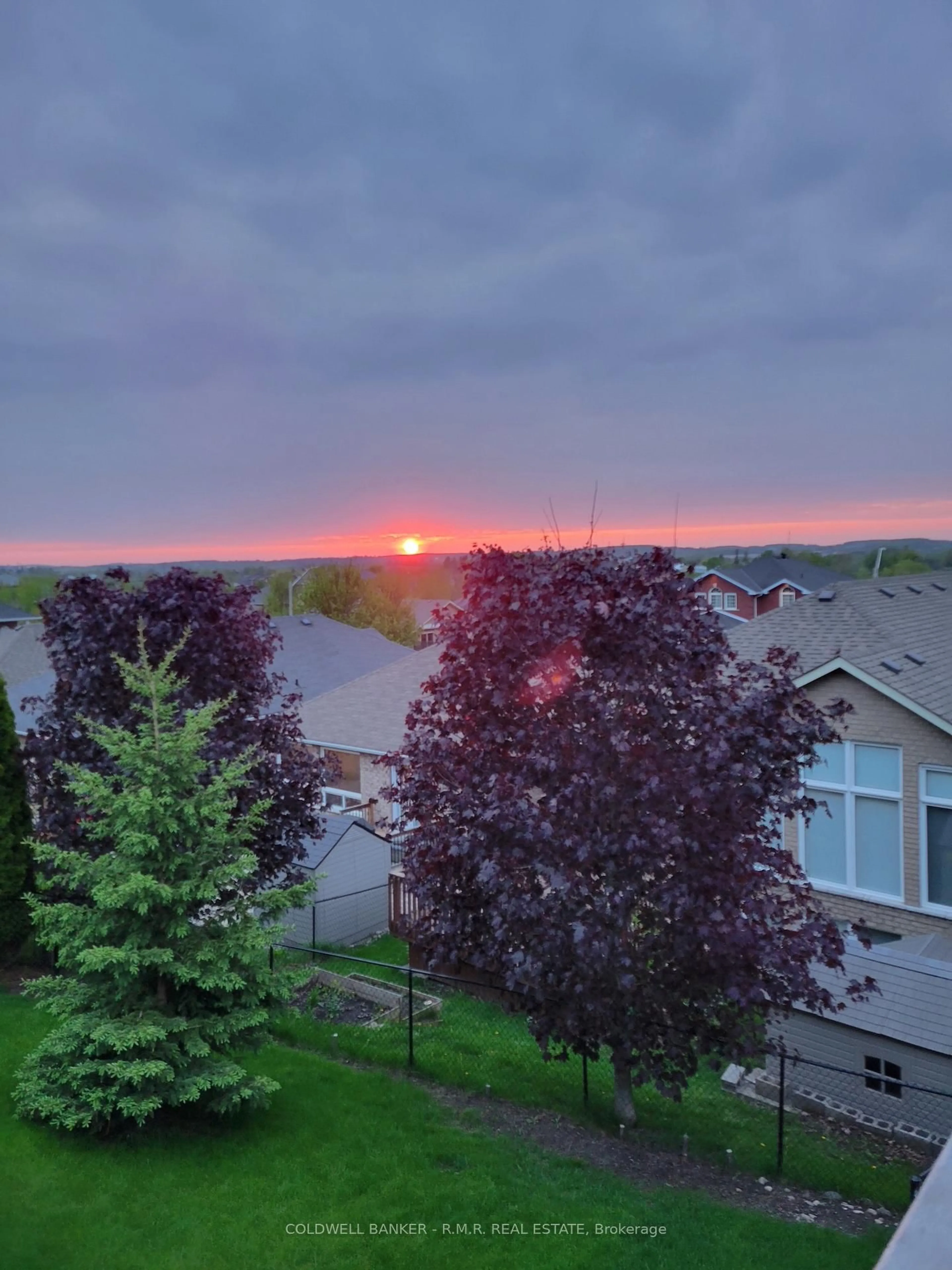 A pic from outside/outdoor area/front of a property/back of a property/a pic from drone, unknown for 1294 Haggis Dr, Peterborough Ontario K9K 2S9