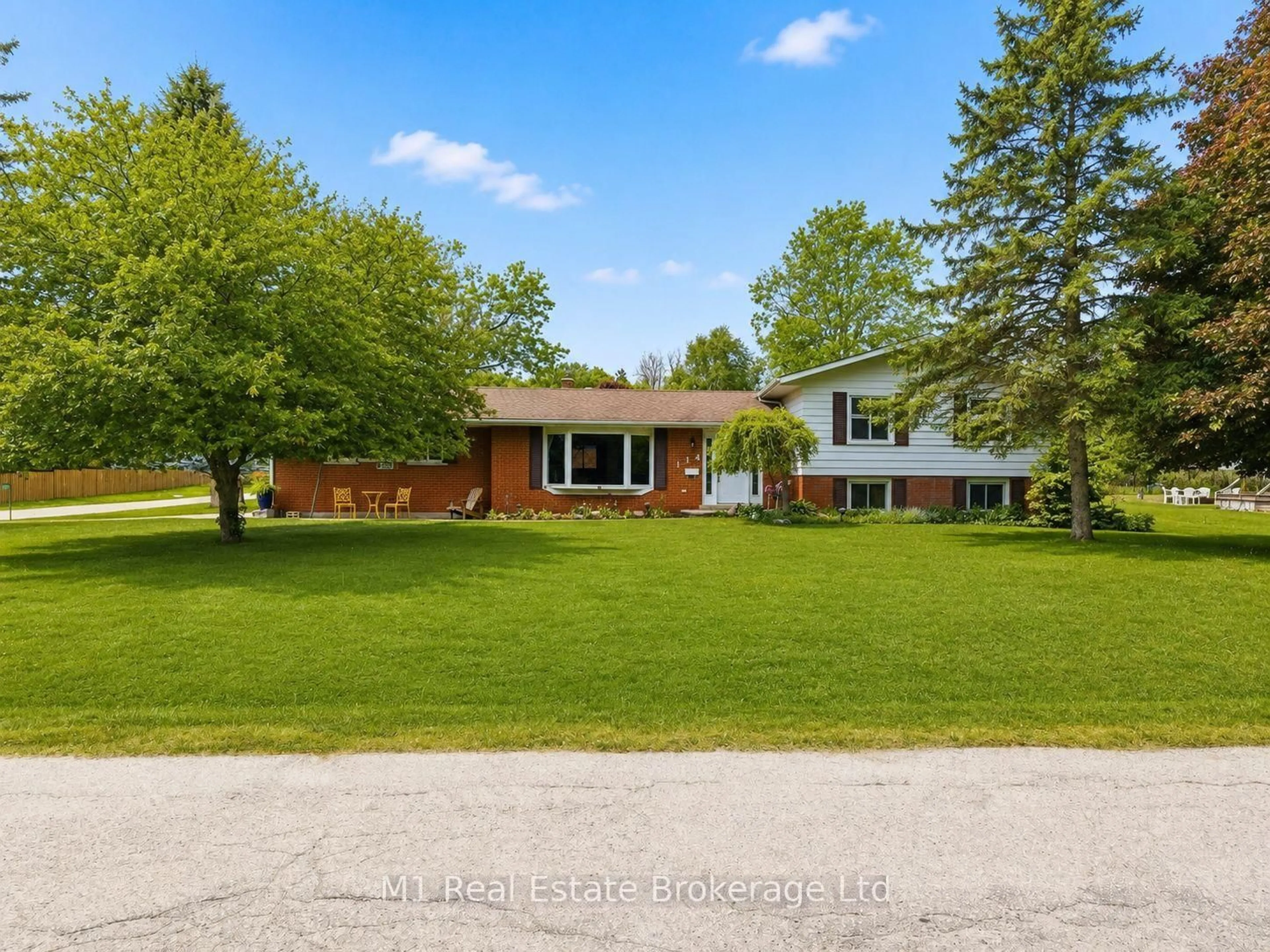 A pic from outside/outdoor area/front of a property/back of a property/a pic from drone, street for 114 Angelica St, Centre Wellington Ontario N1M 2Z6