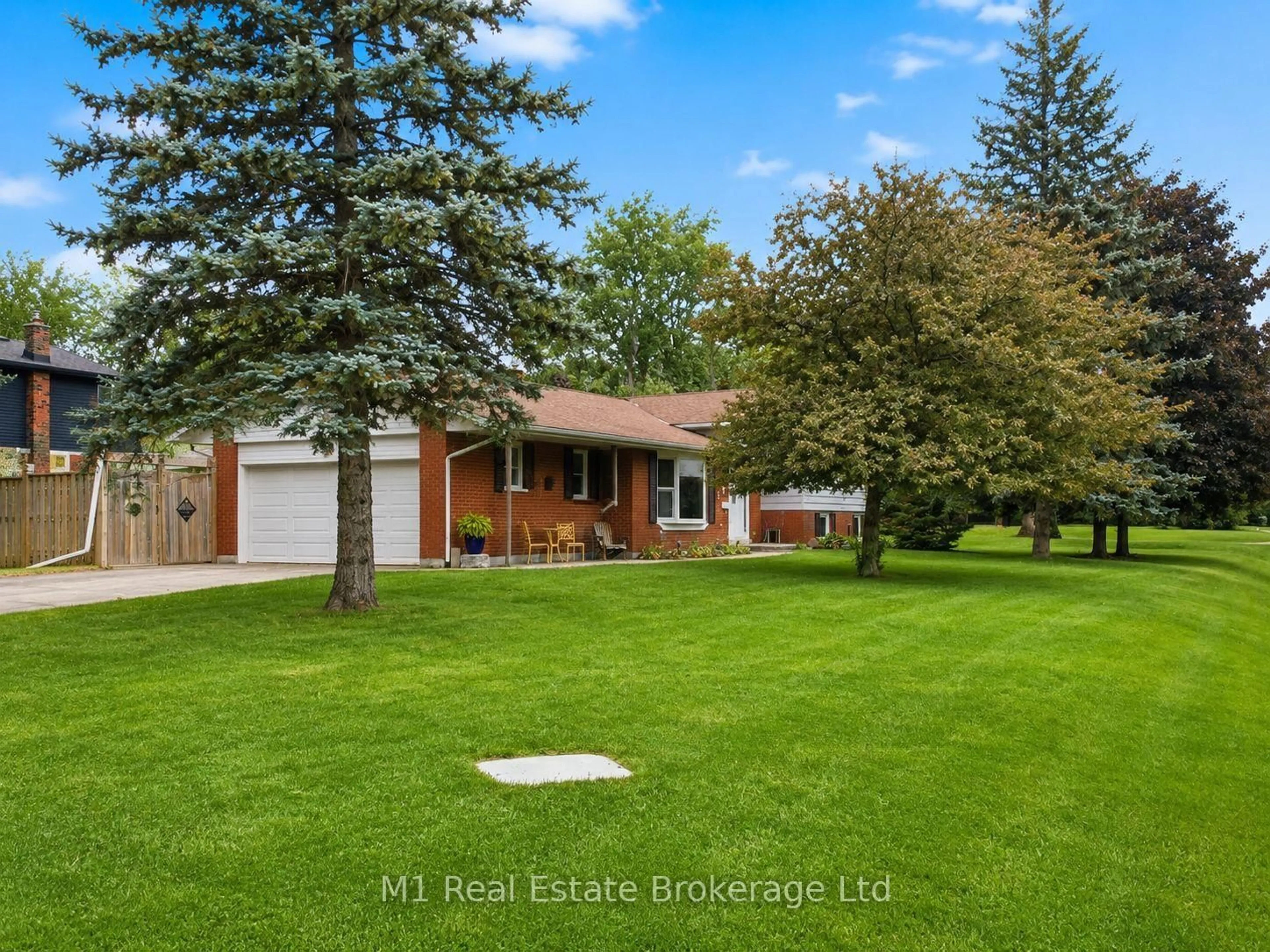 A pic from outside/outdoor area/front of a property/back of a property/a pic from drone, street for 114 Angelica St, Centre Wellington Ontario N1M 2Z6