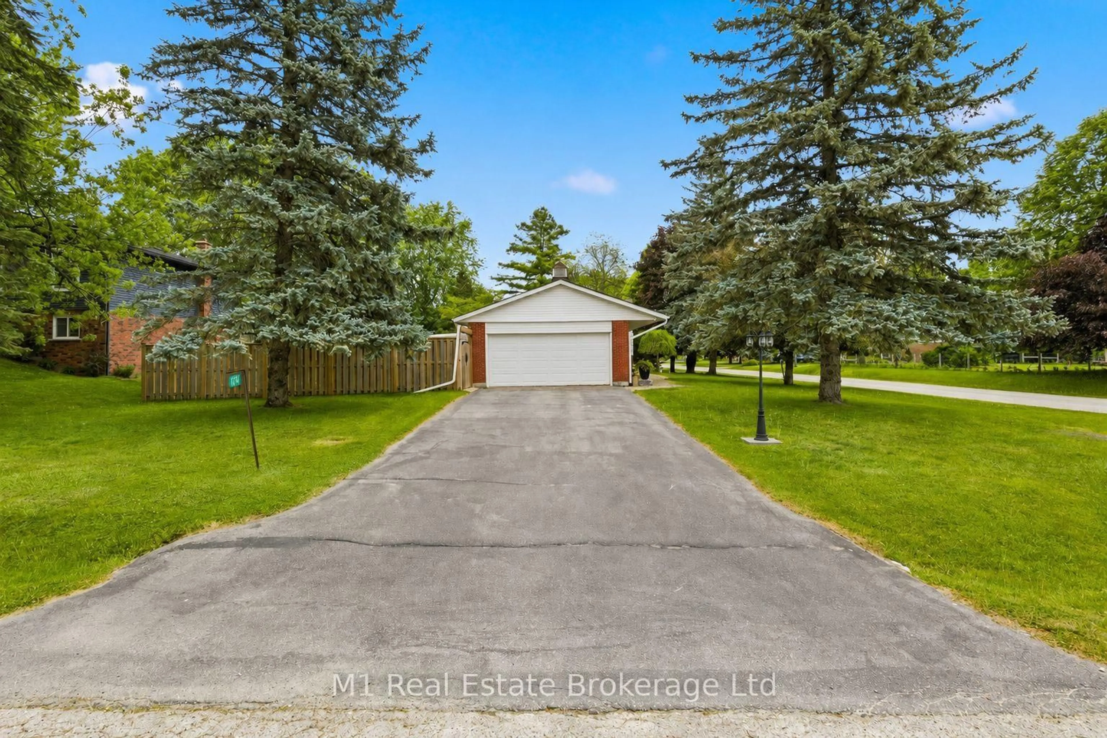 A pic from outside/outdoor area/front of a property/back of a property/a pic from drone, street for 114 Angelica St, Centre Wellington Ontario N1M 2Z6