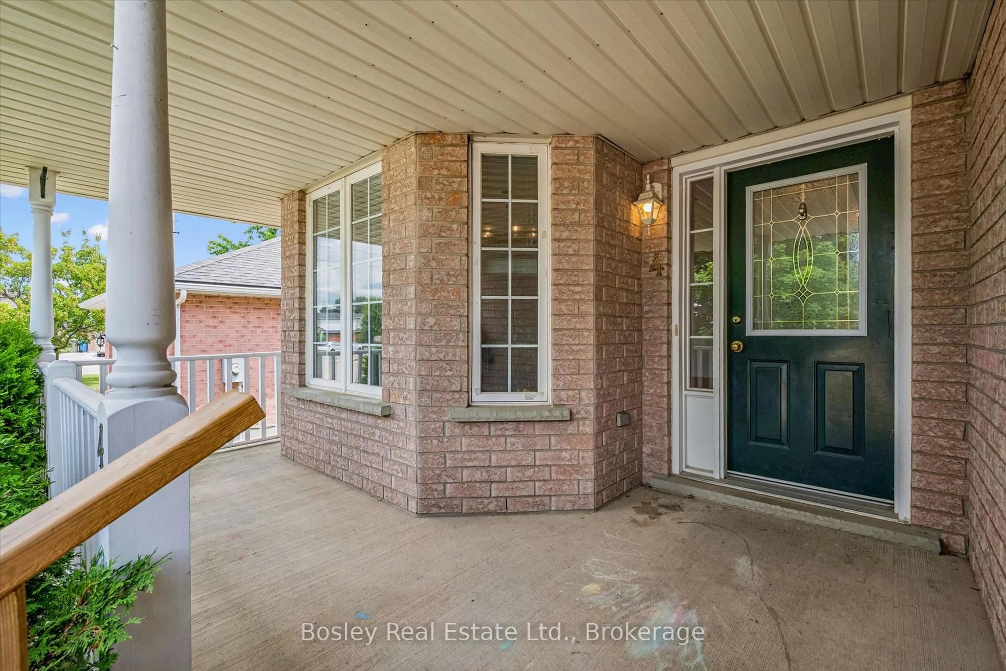 Indoor entryway for 4 Hayward Cres, Guelph Ontario N1G 5A5
