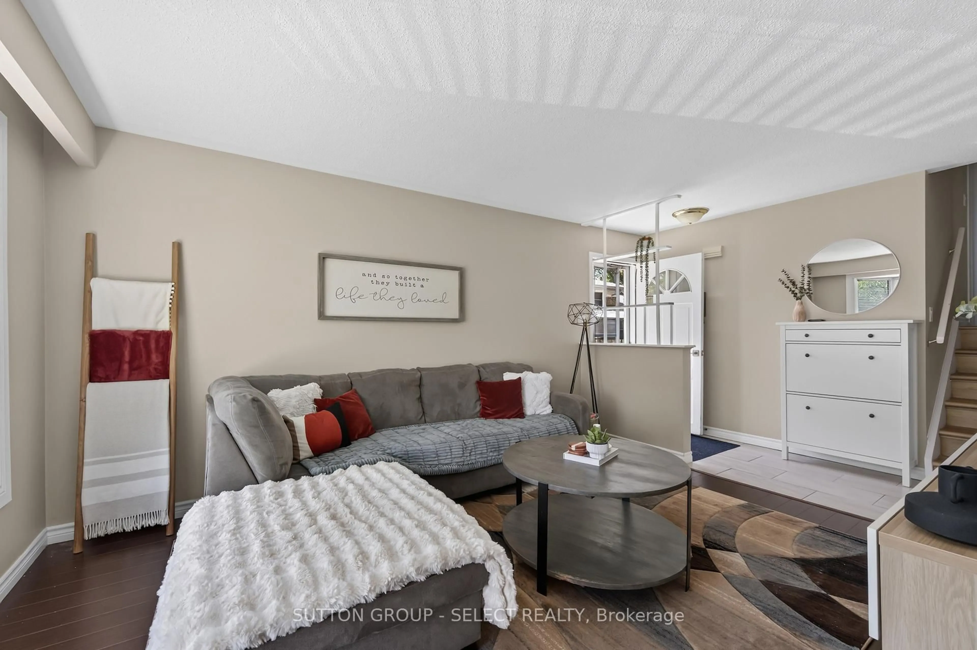 Living room with furniture, unknown for 183-185 VANCOUVER St, London East Ontario N5Z 4R5