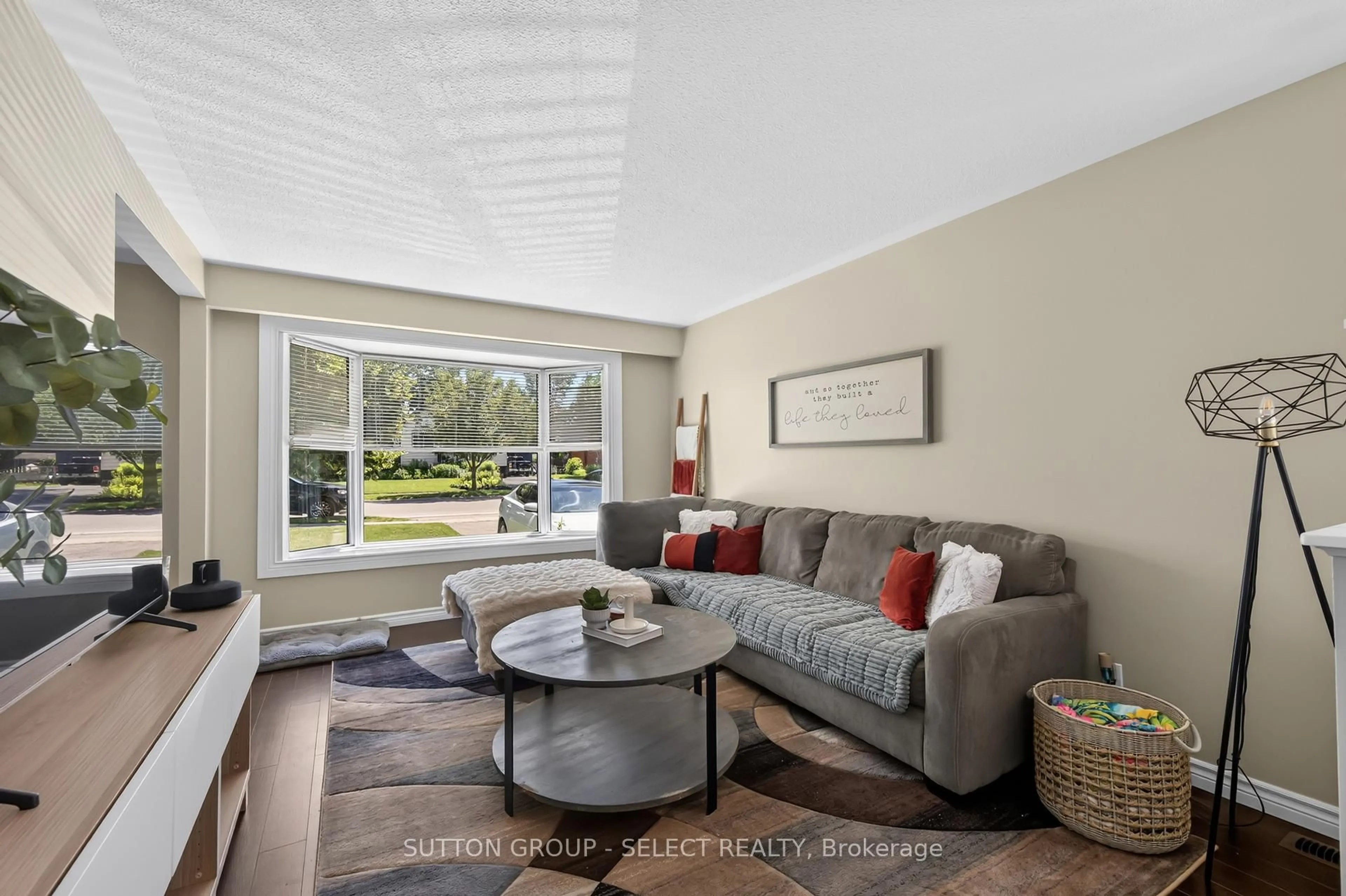 Living room with furniture, unknown for 183-185 VANCOUVER St, London East Ontario N5Z 4R5