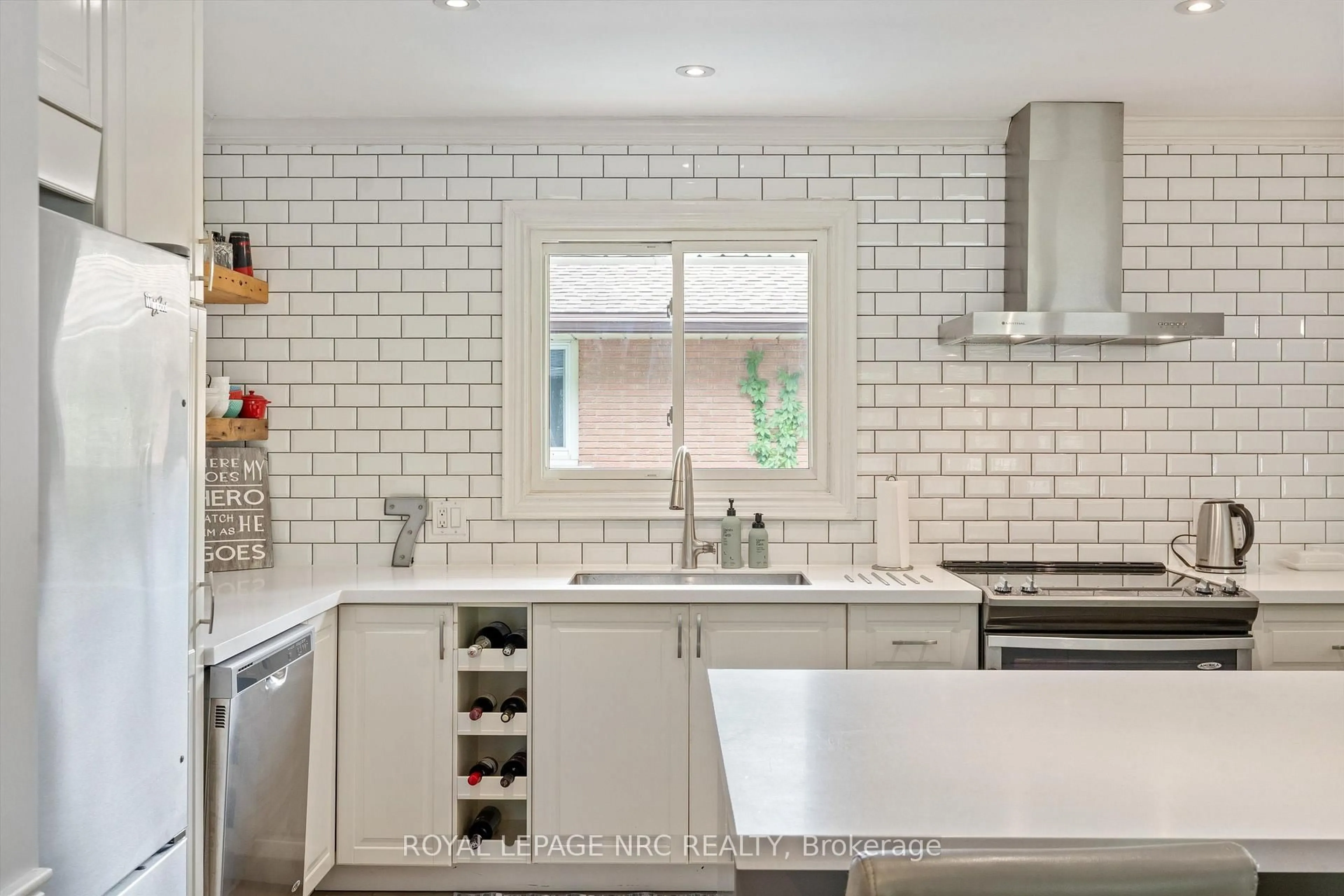 Contemporary kitchen, ceramic/tile floor for 1 Kingston Bay, St. Catharines Ontario L2M 4H6