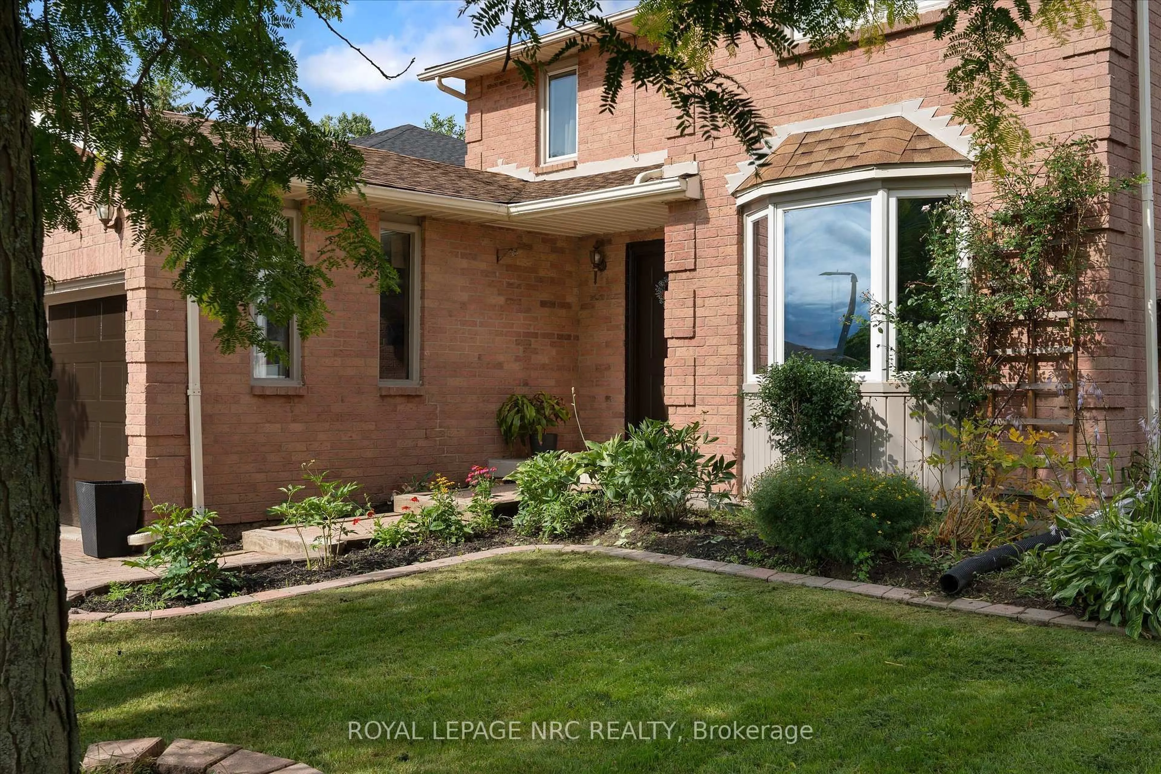 Home with brick exterior material, street for 51 Briarsdale Cres, Welland Ontario L3C 6S7
