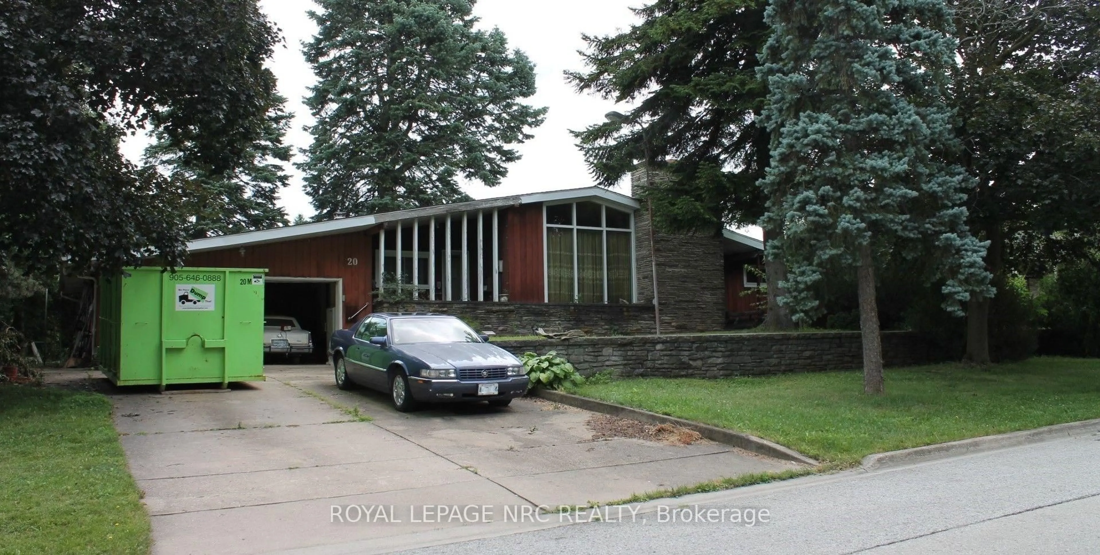 Home with brick exterior material, street for 20 Woodmount Dr, St. Catharines Ontario L2T 2X9