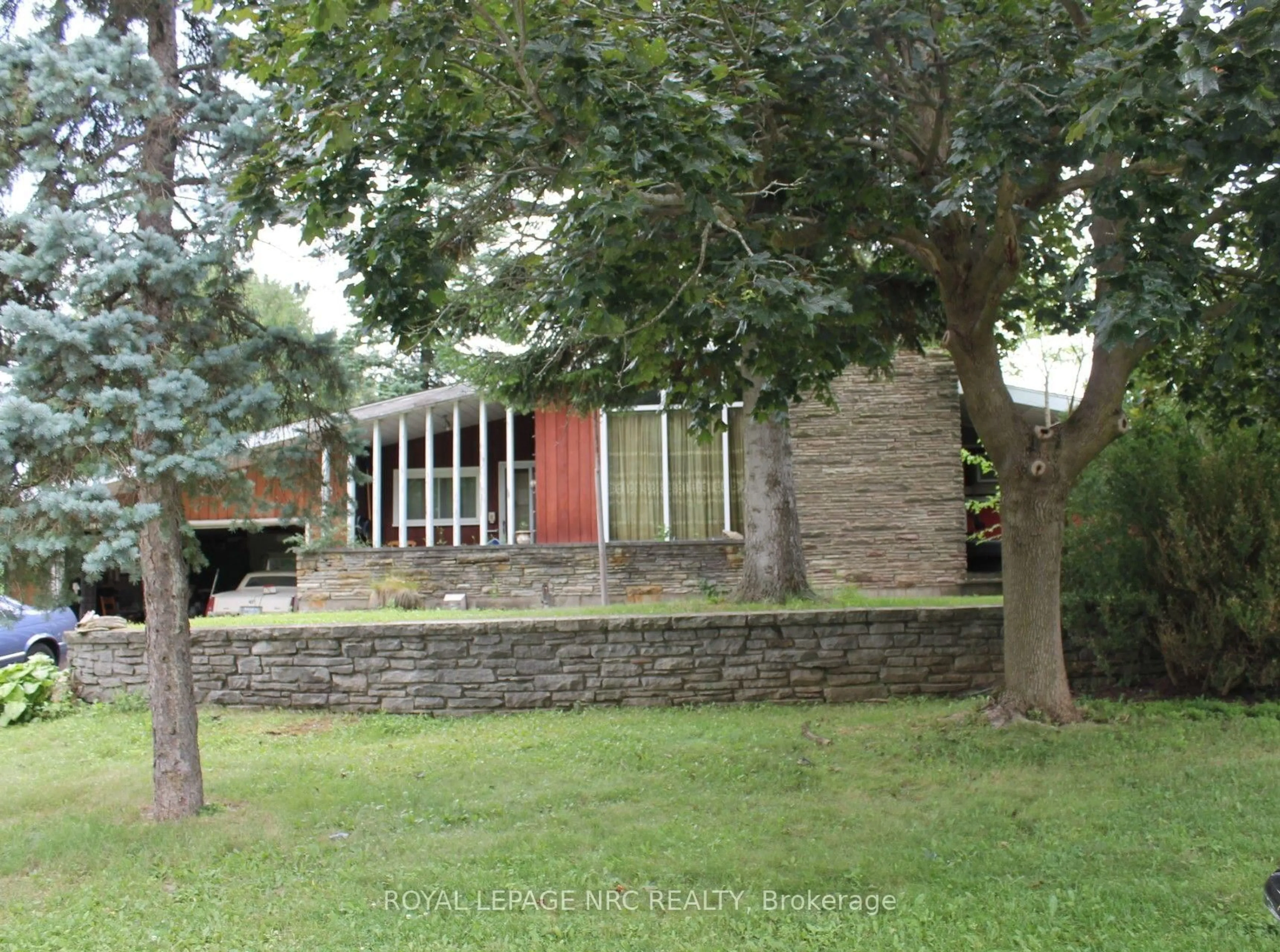 Unknown for 20 Woodmount Dr, St. Catharines Ontario L2T 2X9