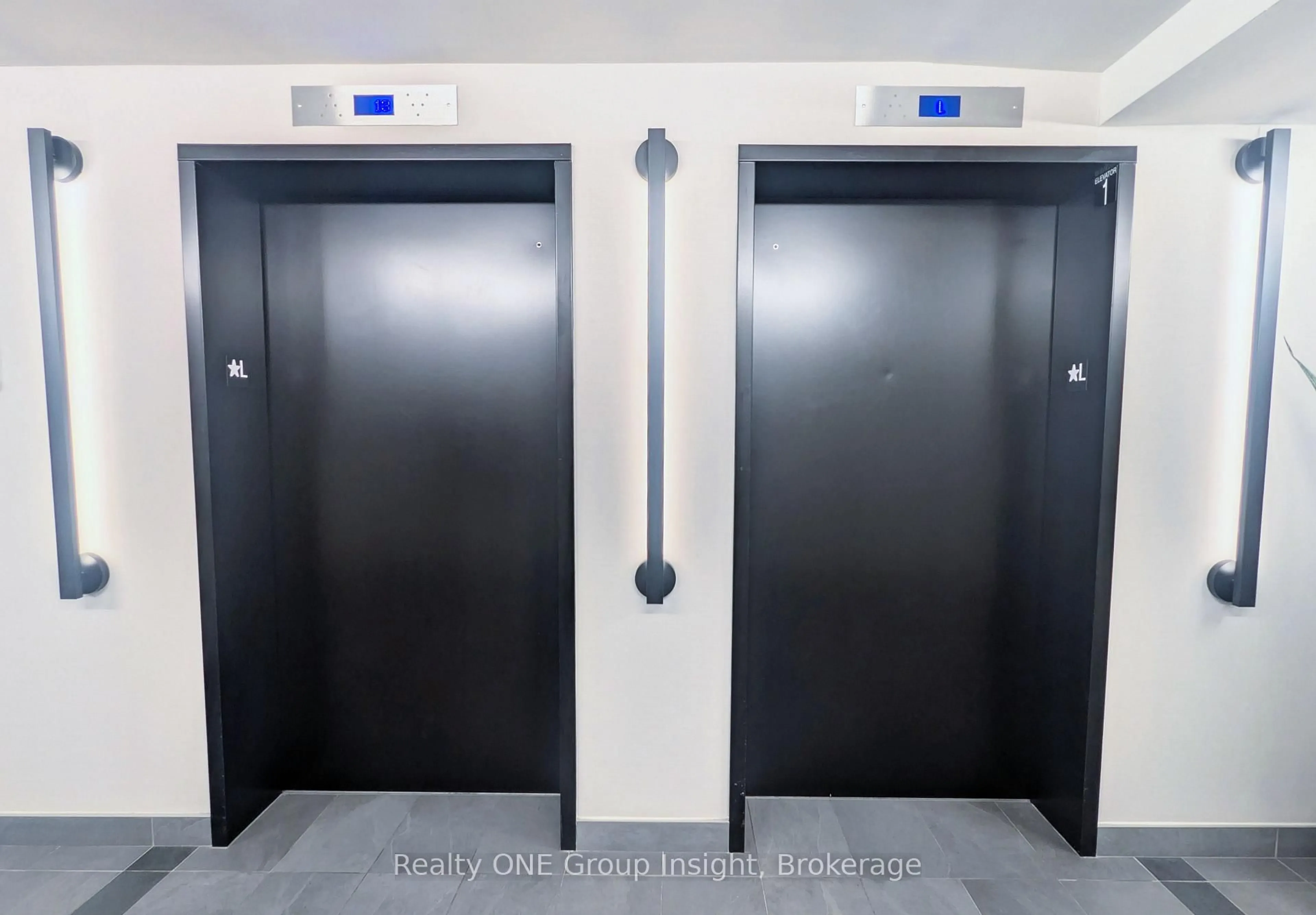 Indoor foyer for 1 Jarvis St #425, Hamilton Ontario L8R 0A8