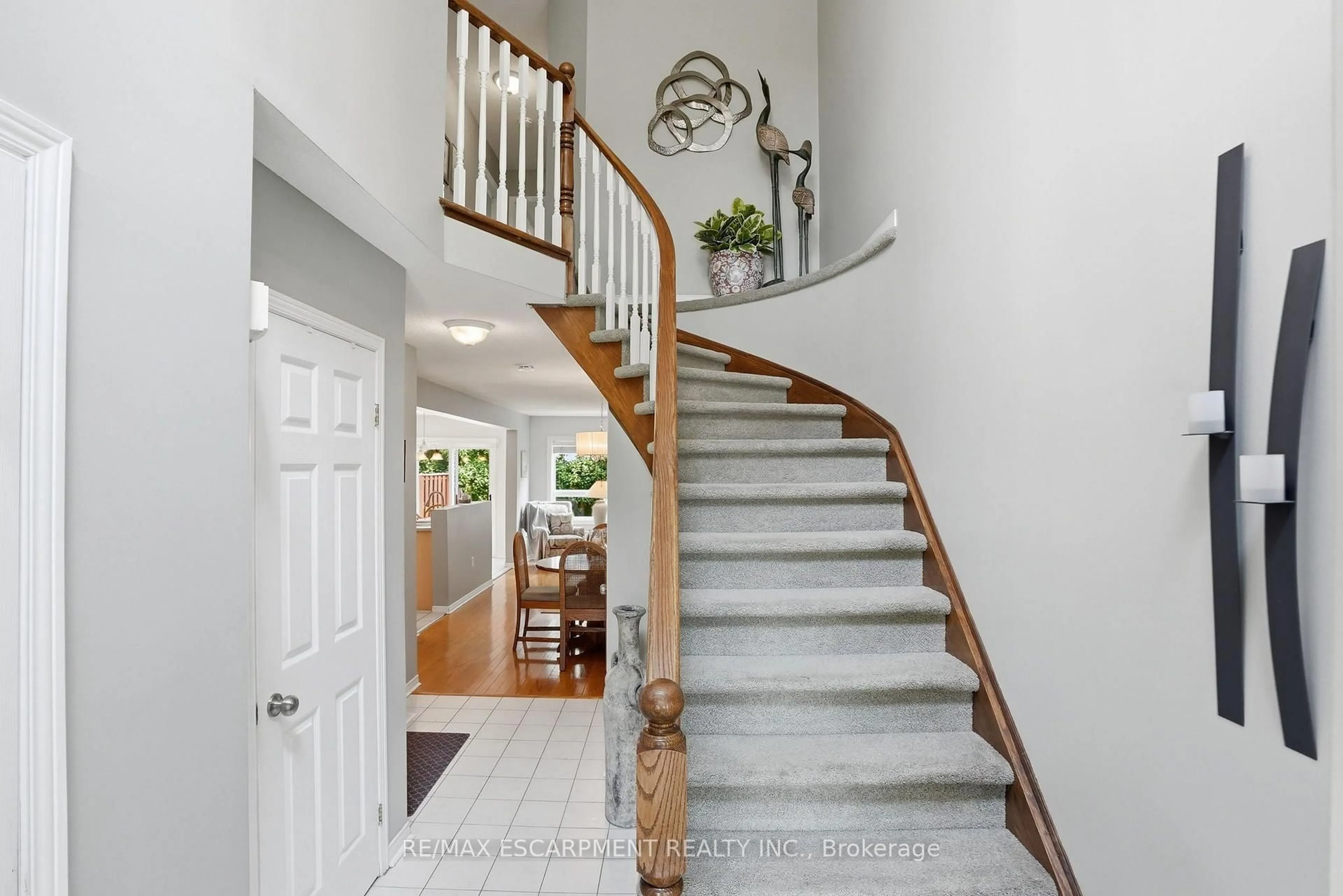 Indoor entryway for 819 Upper Paradise Rd #9, Hamilton Ontario L9C 5R1