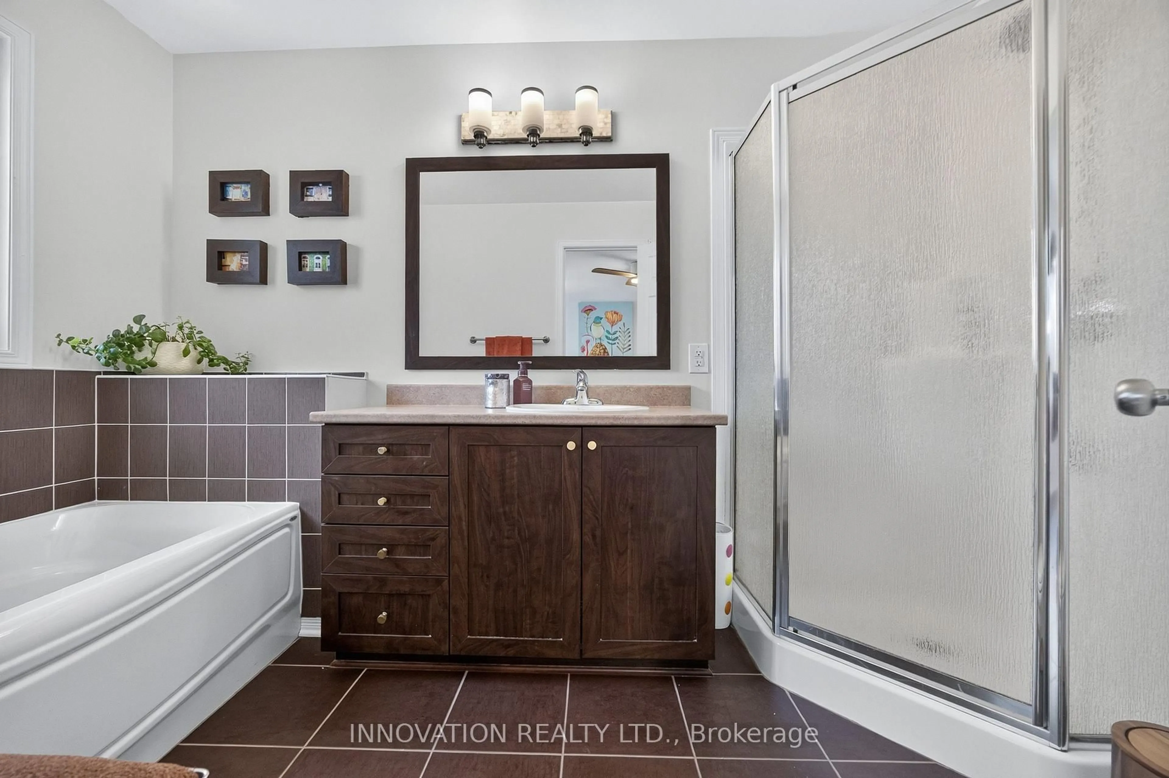 Contemporary bathroom, ceramic/tile floor for 176 Parkrose Private, Ottawa Ontario K4A 0N8