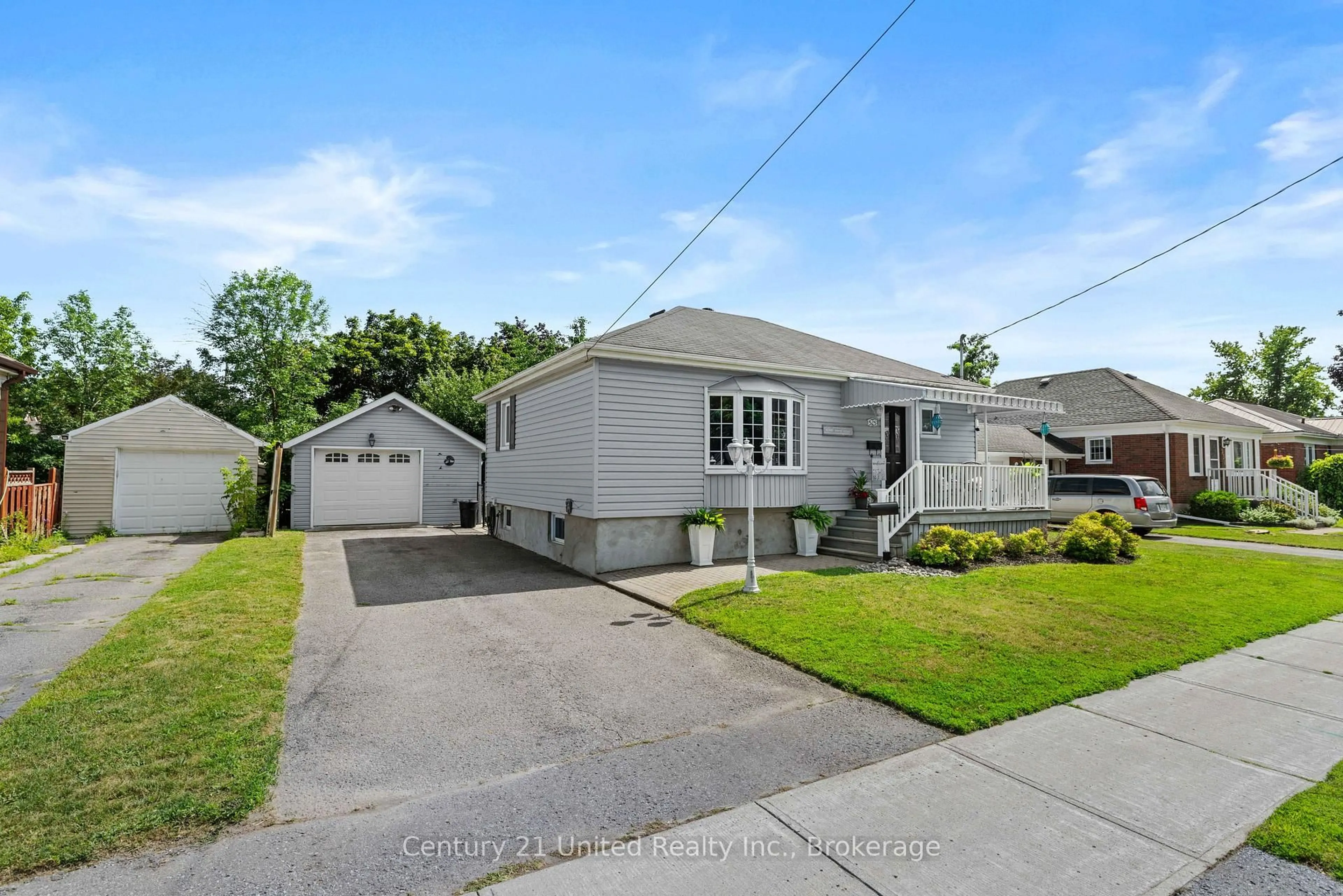 A pic from outside/outdoor area/front of a property/back of a property/a pic from drone, street for 525 Howden St, Peterborough Ontario K9J 4B4