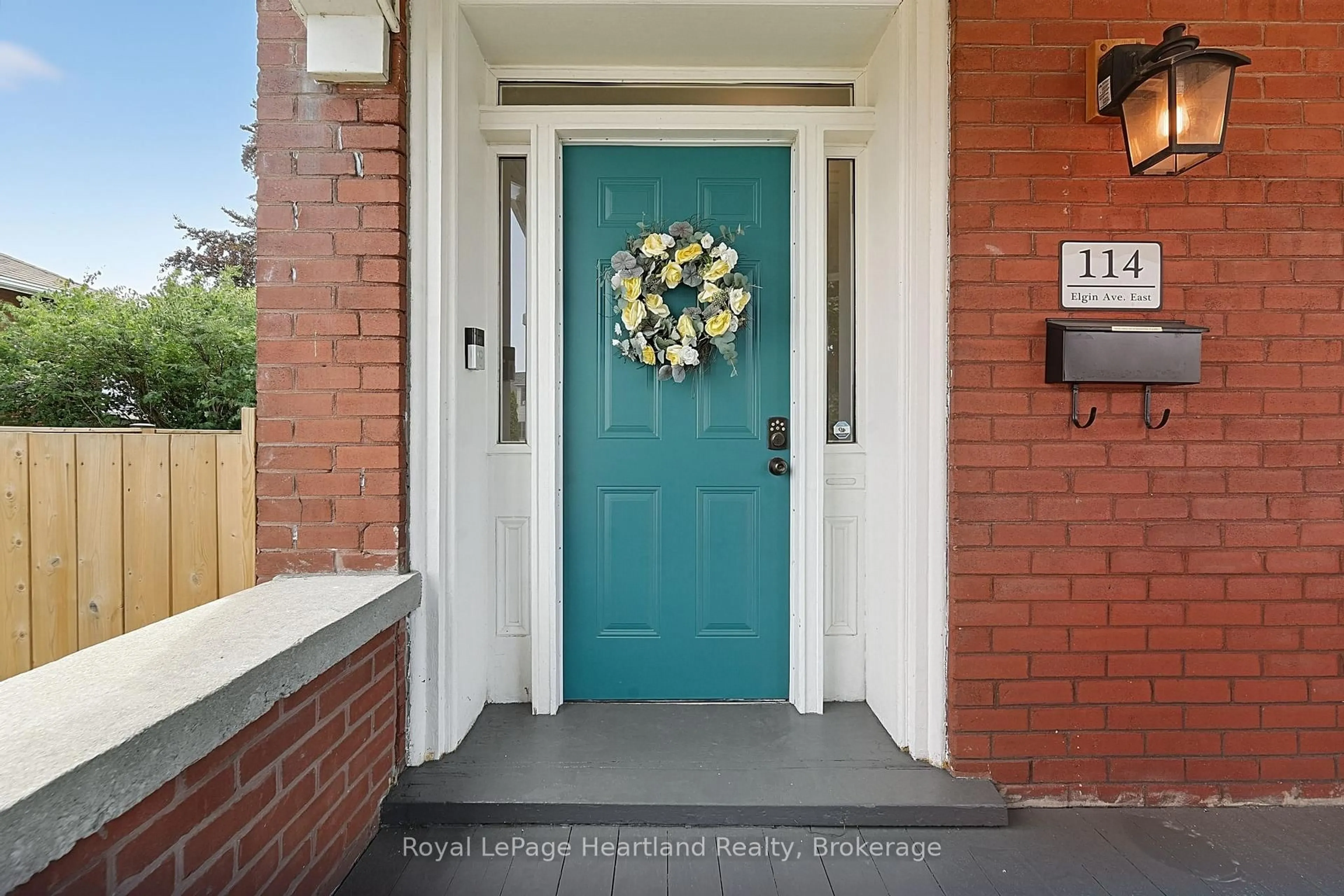 Indoor entryway for 114 ELGIN Ave, Goderich Ontario N7A 1K6