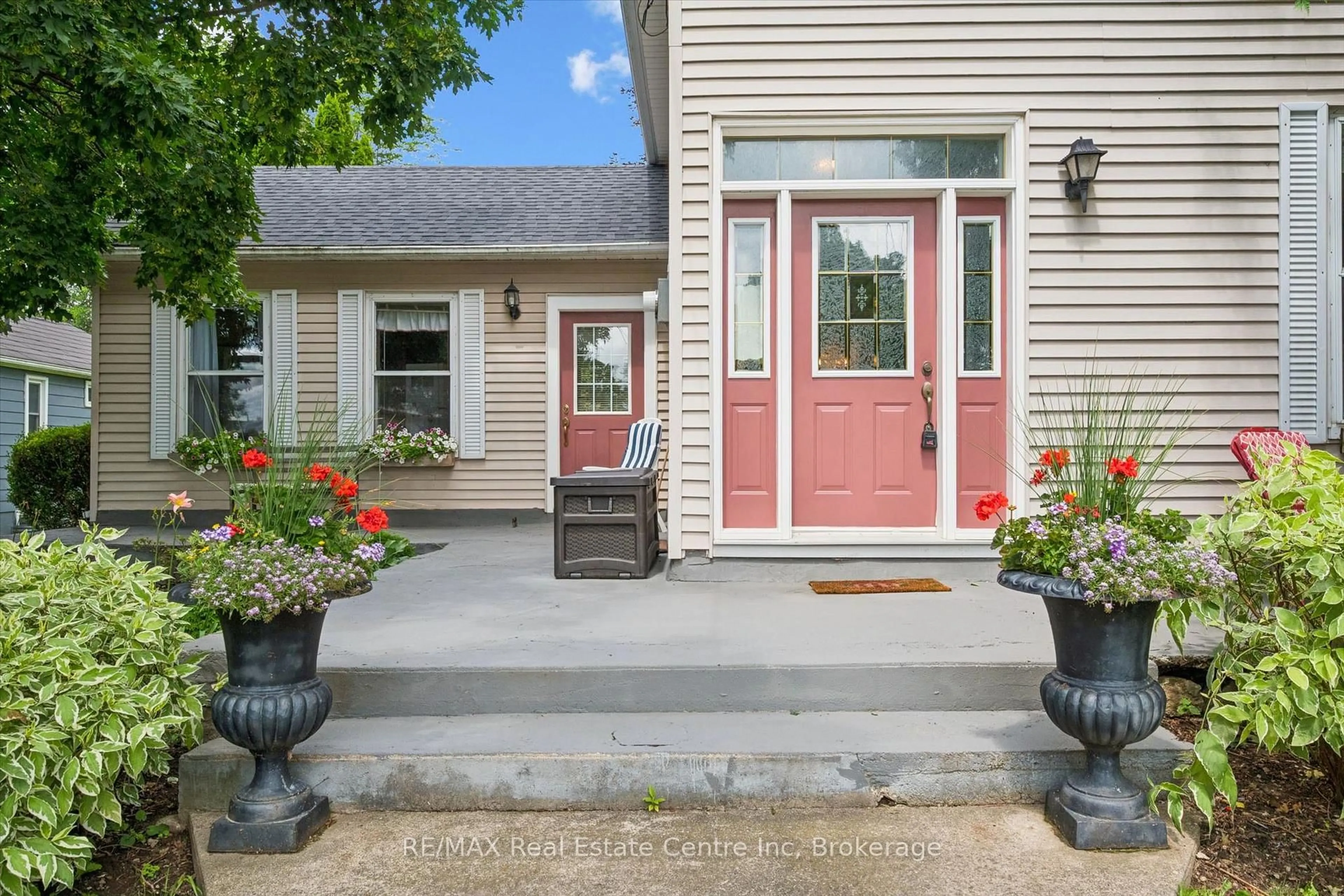 Unknown for 25 Badenoch St, Puslinch Ontario N0B 2C0
