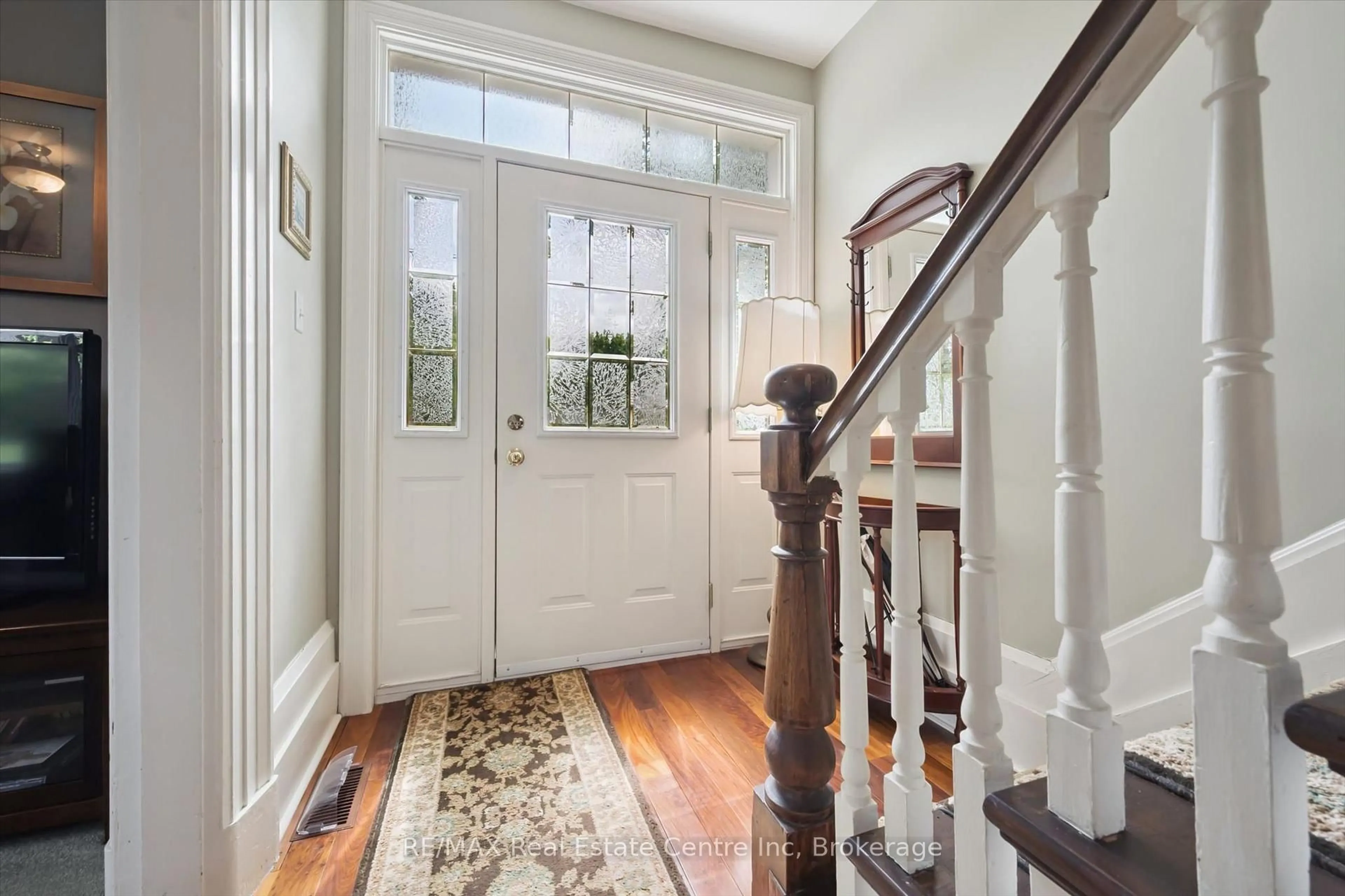 Indoor entryway for 25 Badenoch St, Puslinch Ontario N0B 2C0