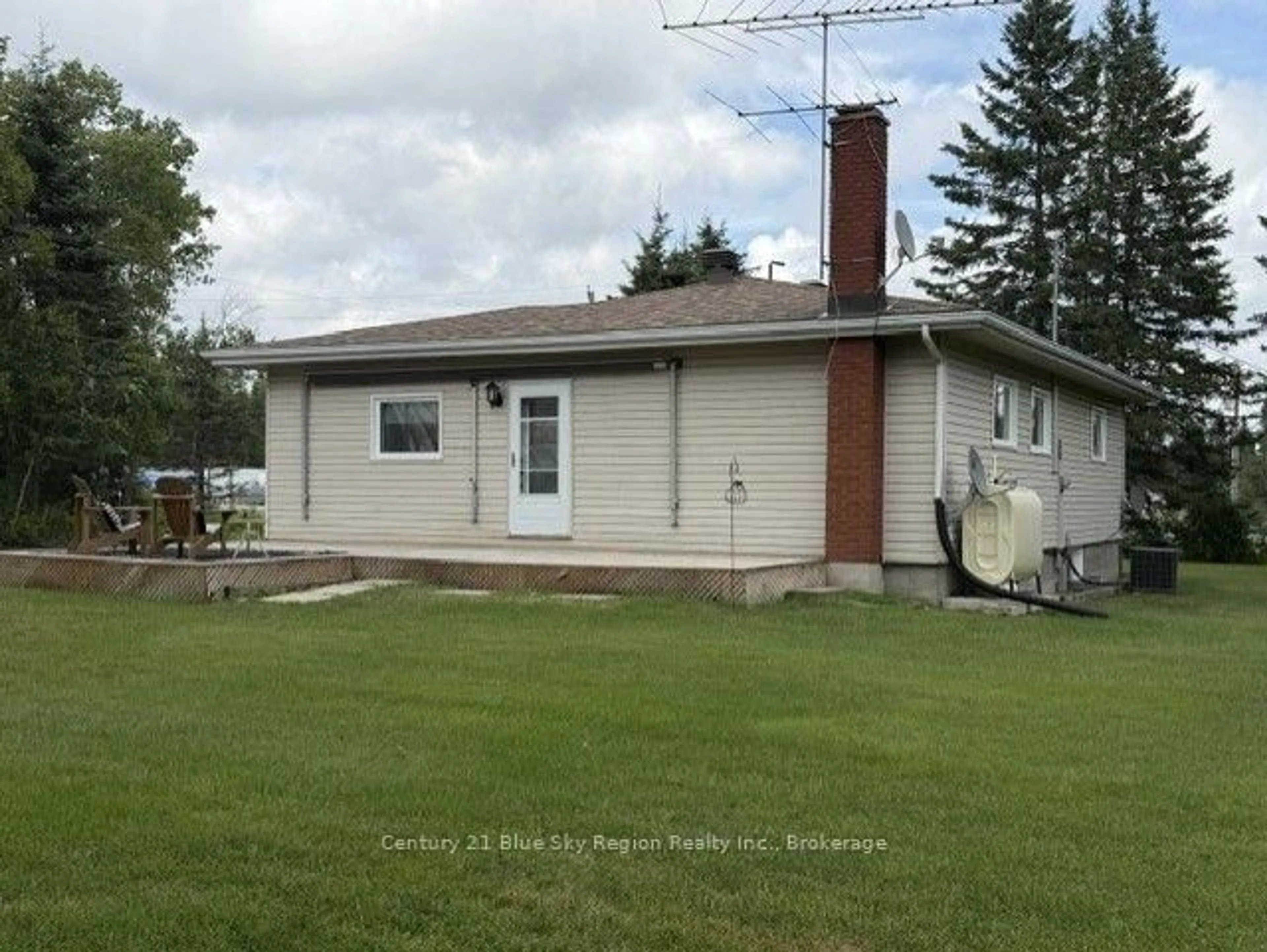 A pic from outside/outdoor area/front of a property/back of a property/a pic from drone, unknown for 5377 Highway 11 N, North Bay Ontario P1B 8G3
