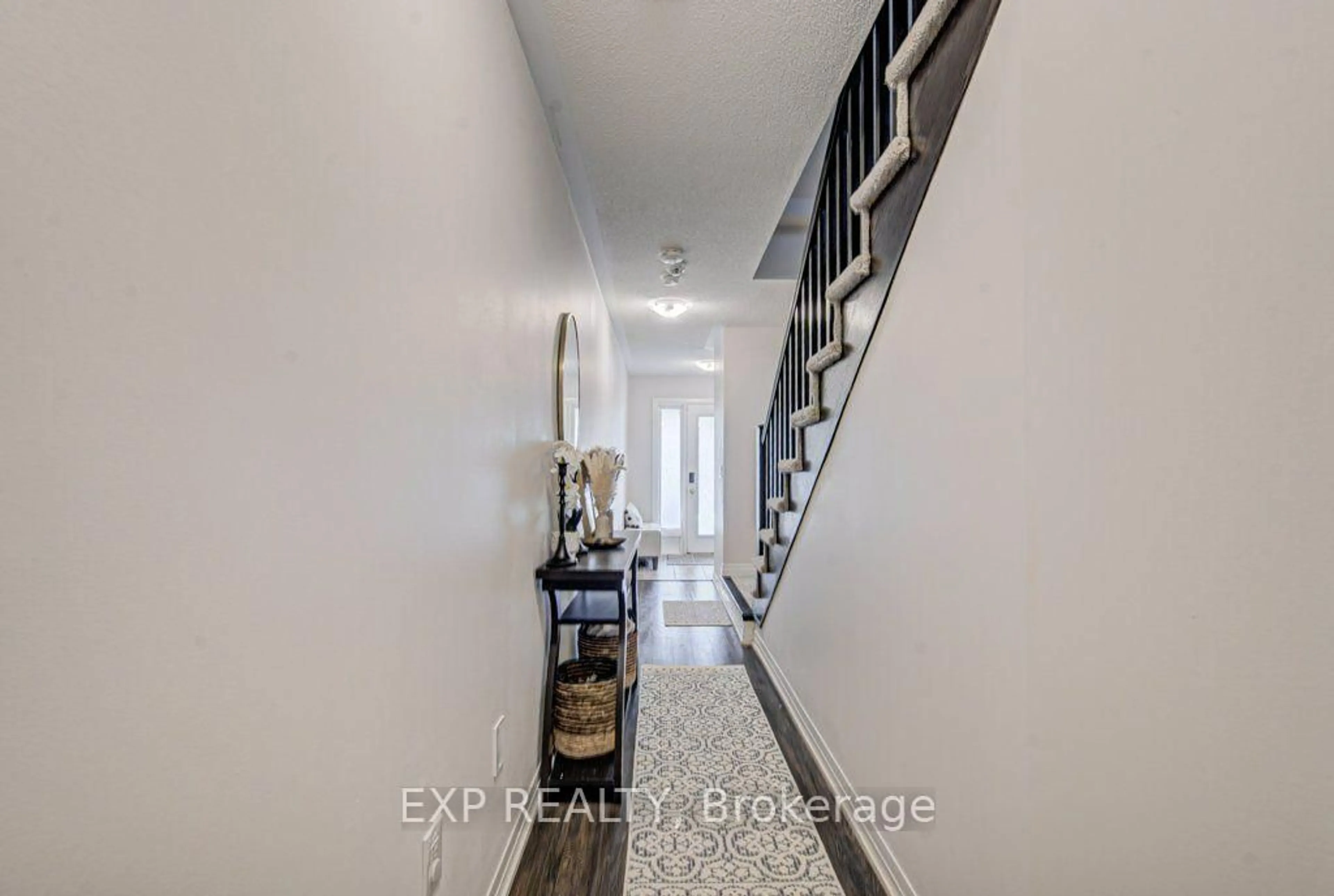Indoor entryway for 585 Colborne St #1302, Brantford Ontario N2S 0K4