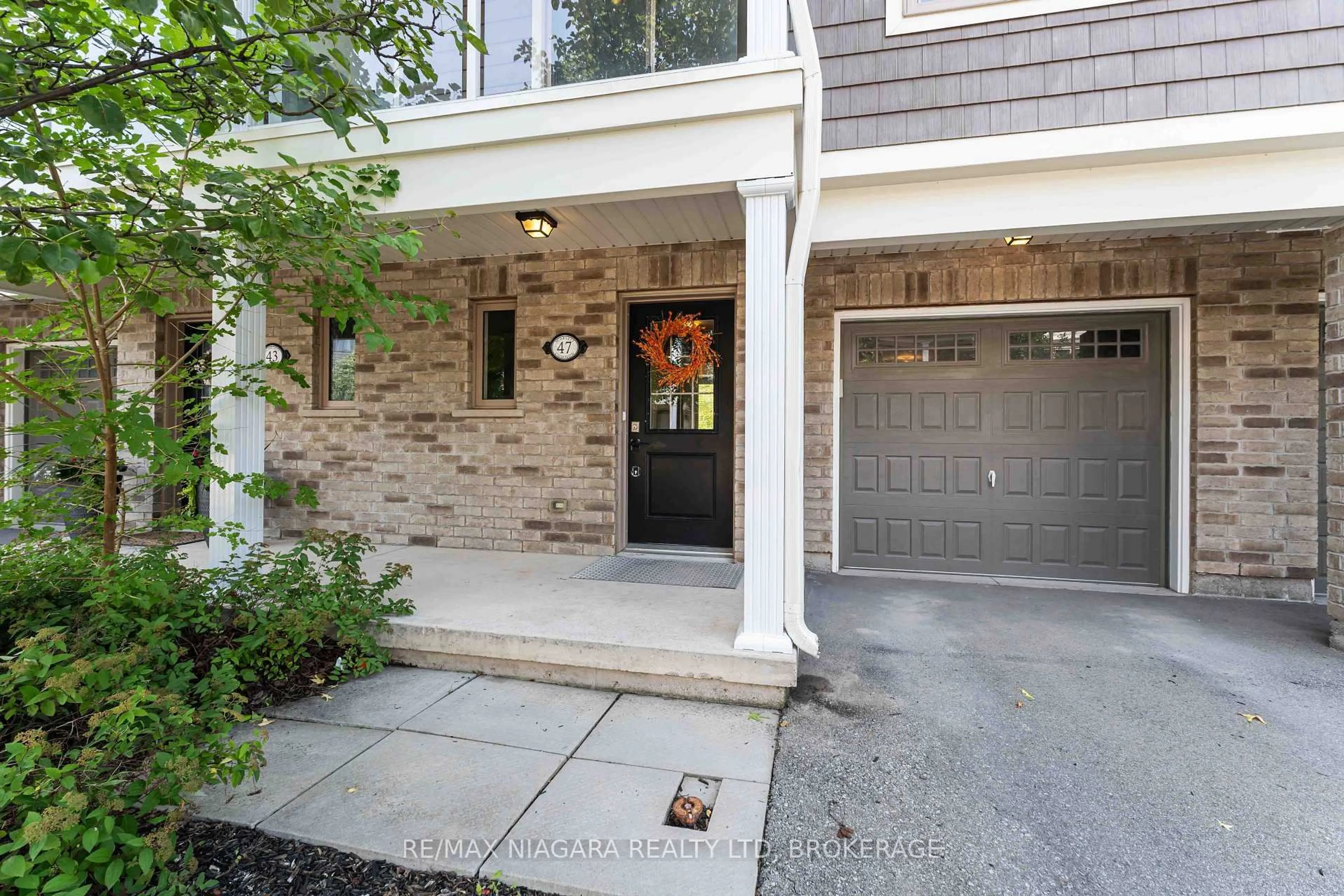 Unknown for 47 Scarlett Common, St. Catharines Ontario L2P 0C4