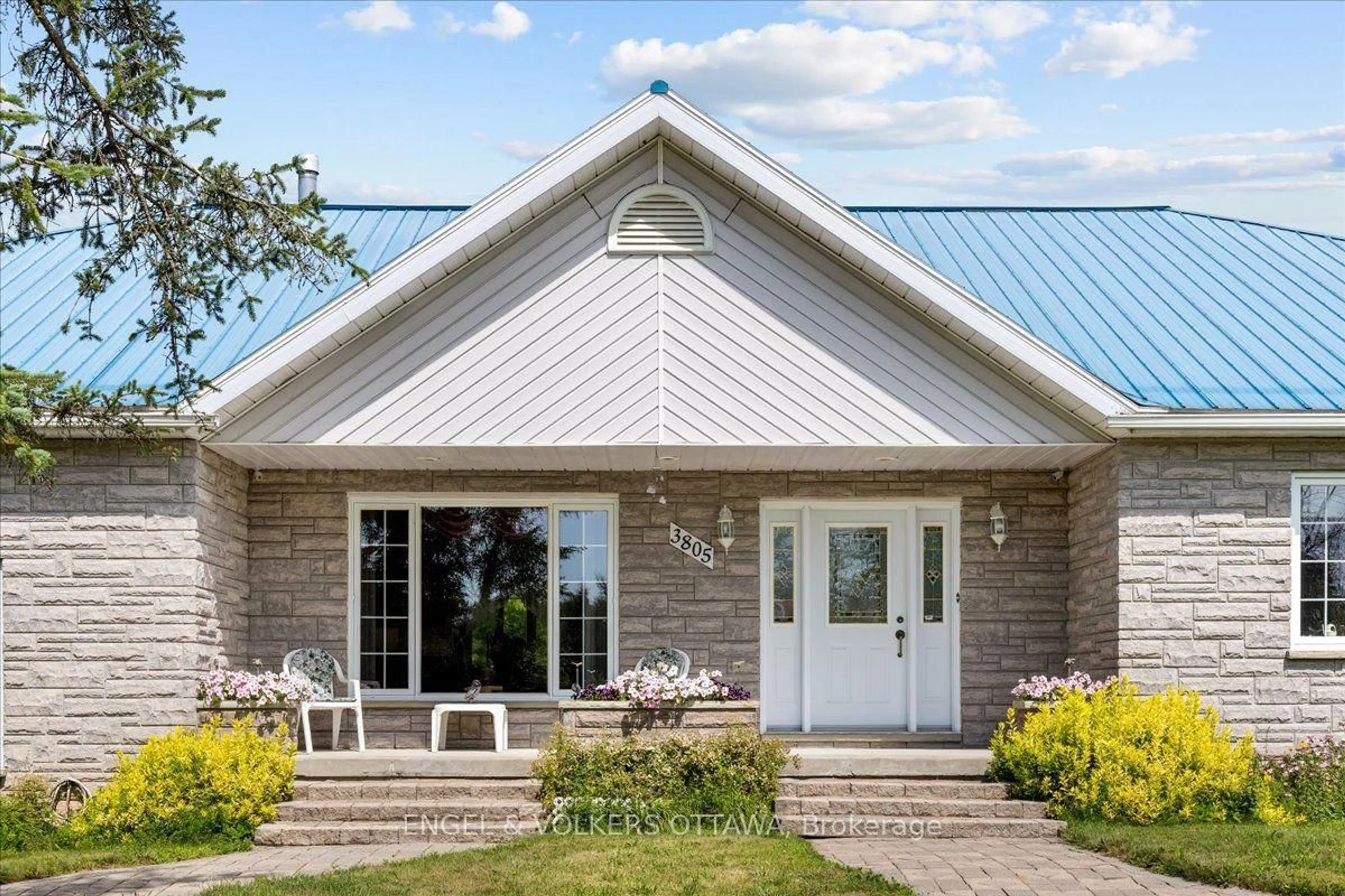 Home with vinyl exterior material, building for 3805 Big Rideau Lake Rd, Rideau Lakes Ontario K0G 1V0
