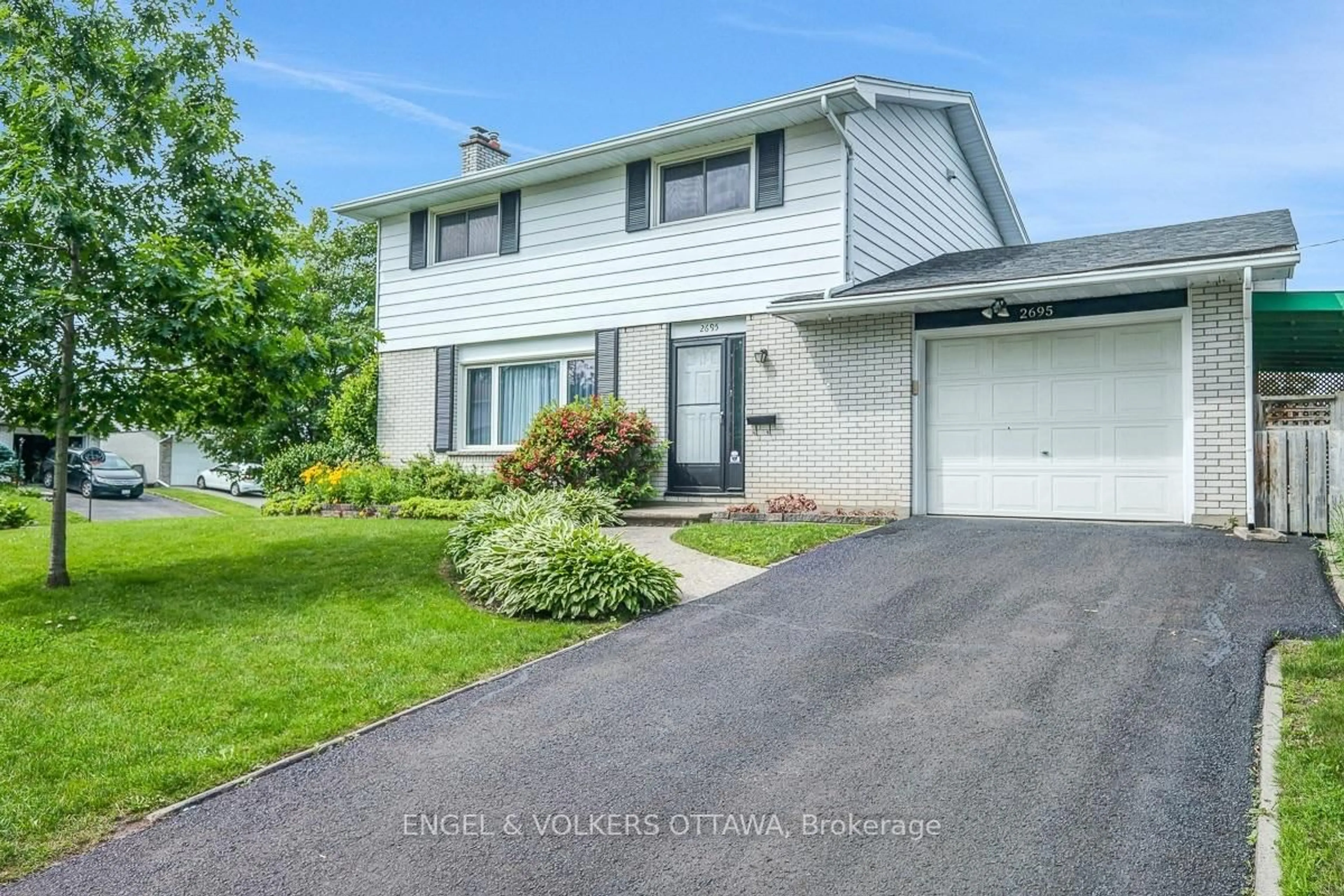 Home with vinyl exterior material, street for 2695 Hickson Cres, Ottawa Ontario K2H 6Y5