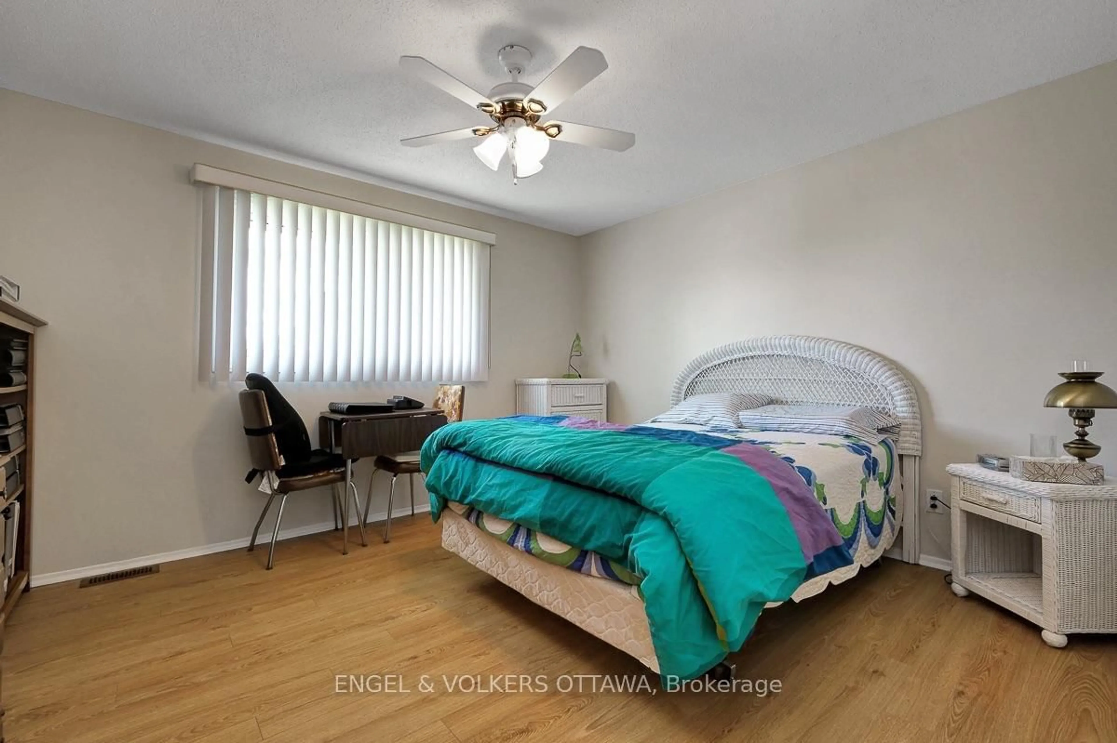 A pic of a room for 2695 Hickson Cres, Ottawa Ontario K2H 6Y5