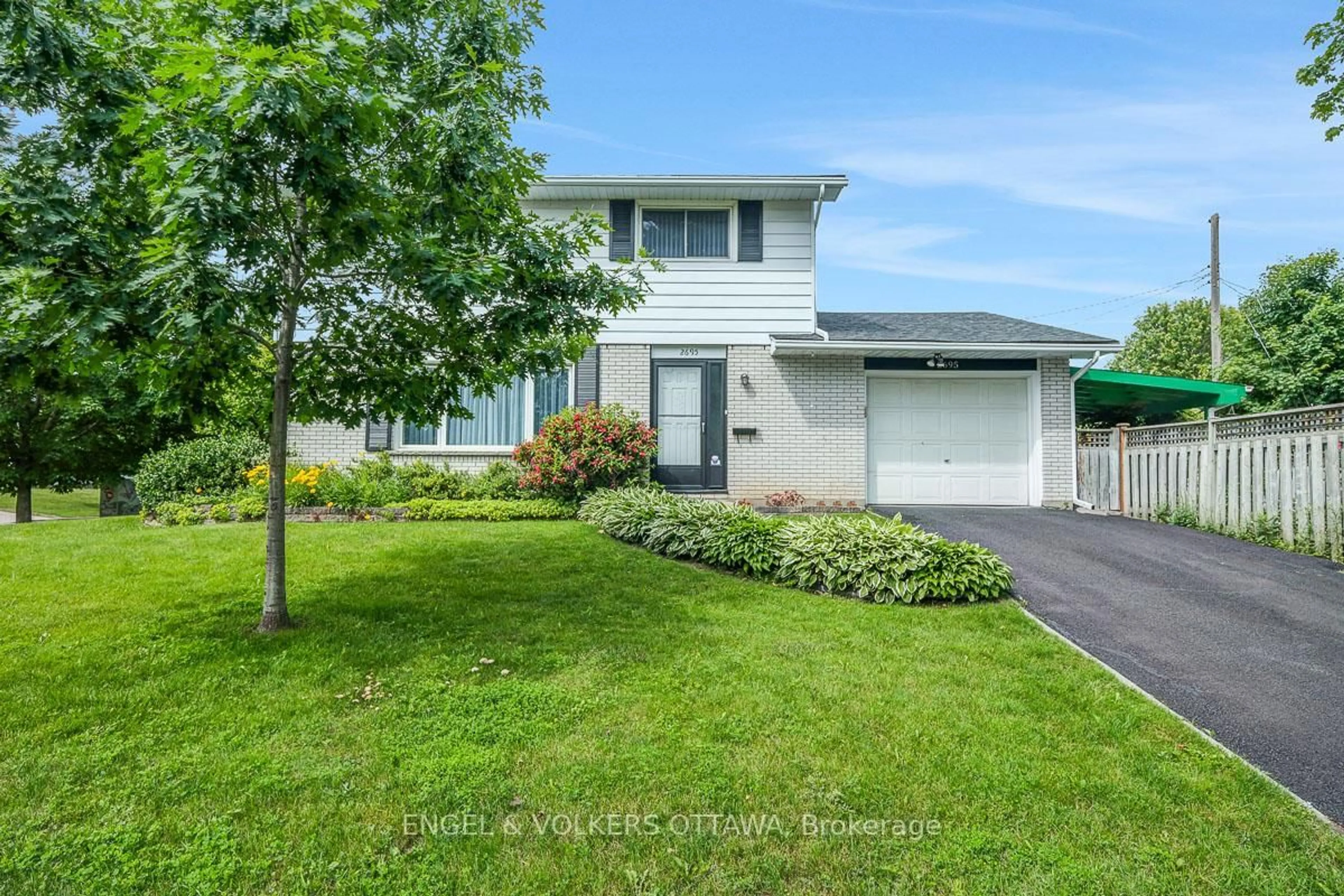 Home with vinyl exterior material, street for 2695 Hickson Cres, Ottawa Ontario K2H 6Y5