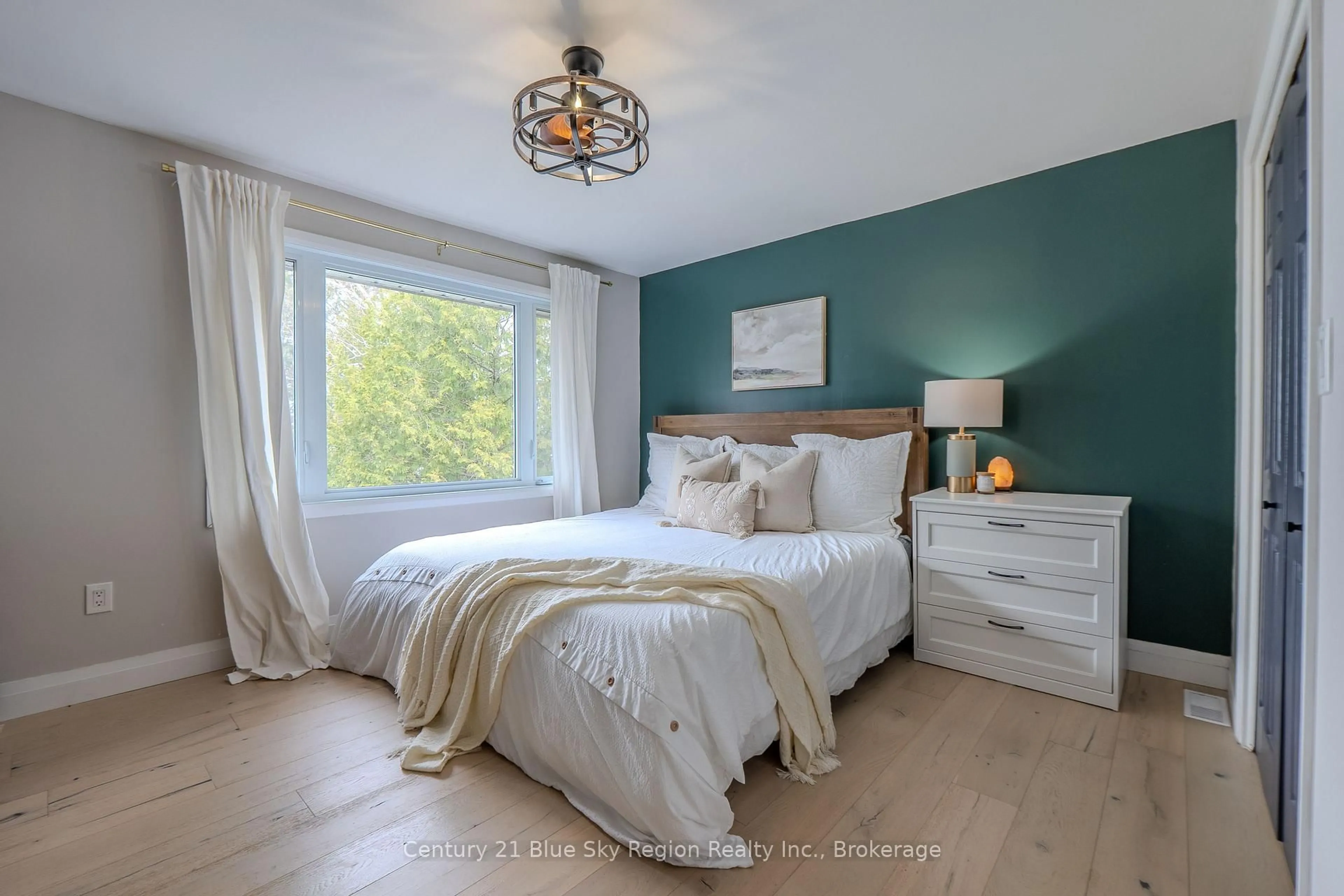 Unknown for 64 Ninovan Rd, Callander Ontario P1B 8Z4