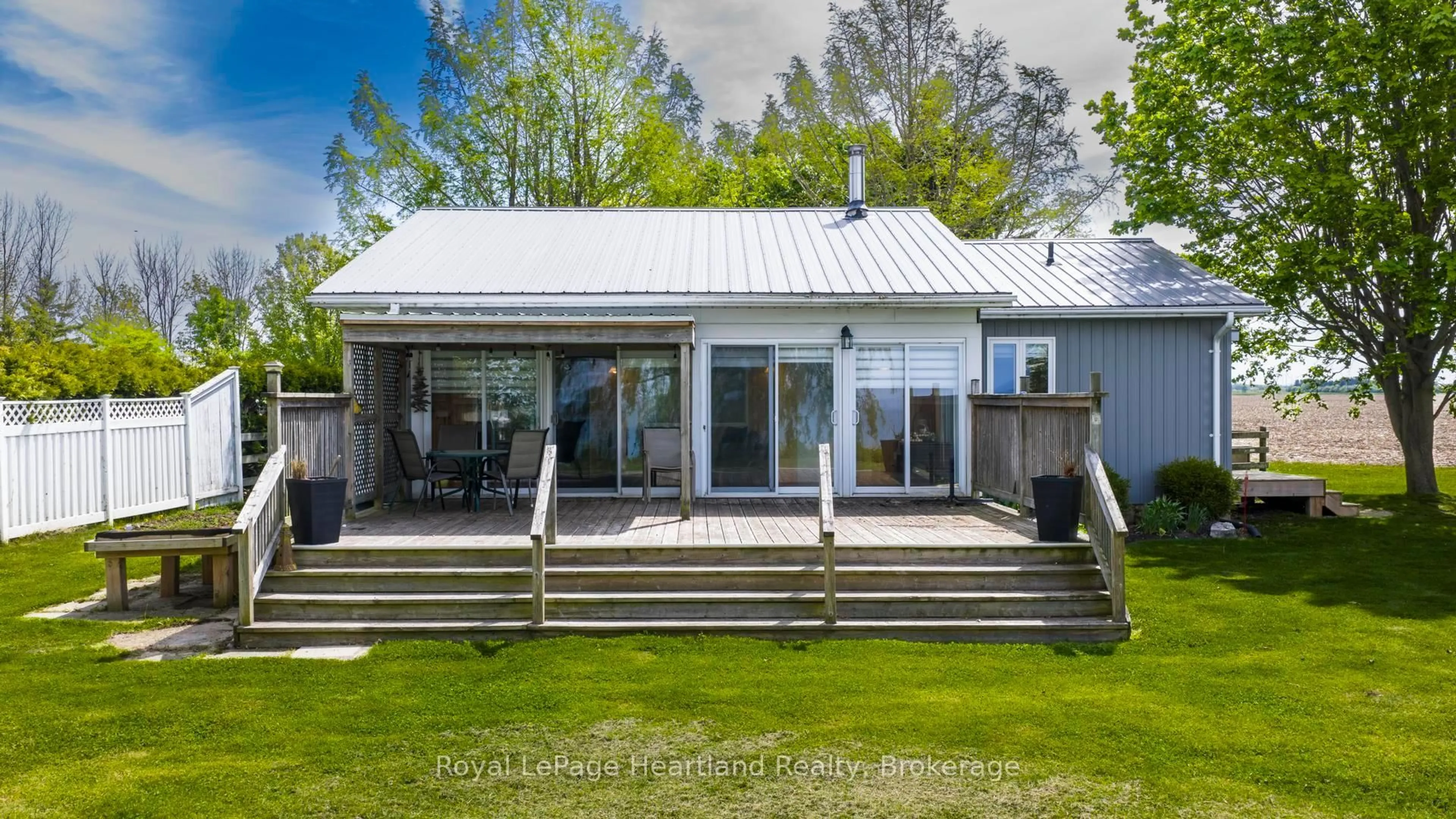 Home with vinyl exterior material, building for 85375 Mackenzie Camp Rd, Ashfield-Colborne-Wawanosh Ontario N7A 3X9