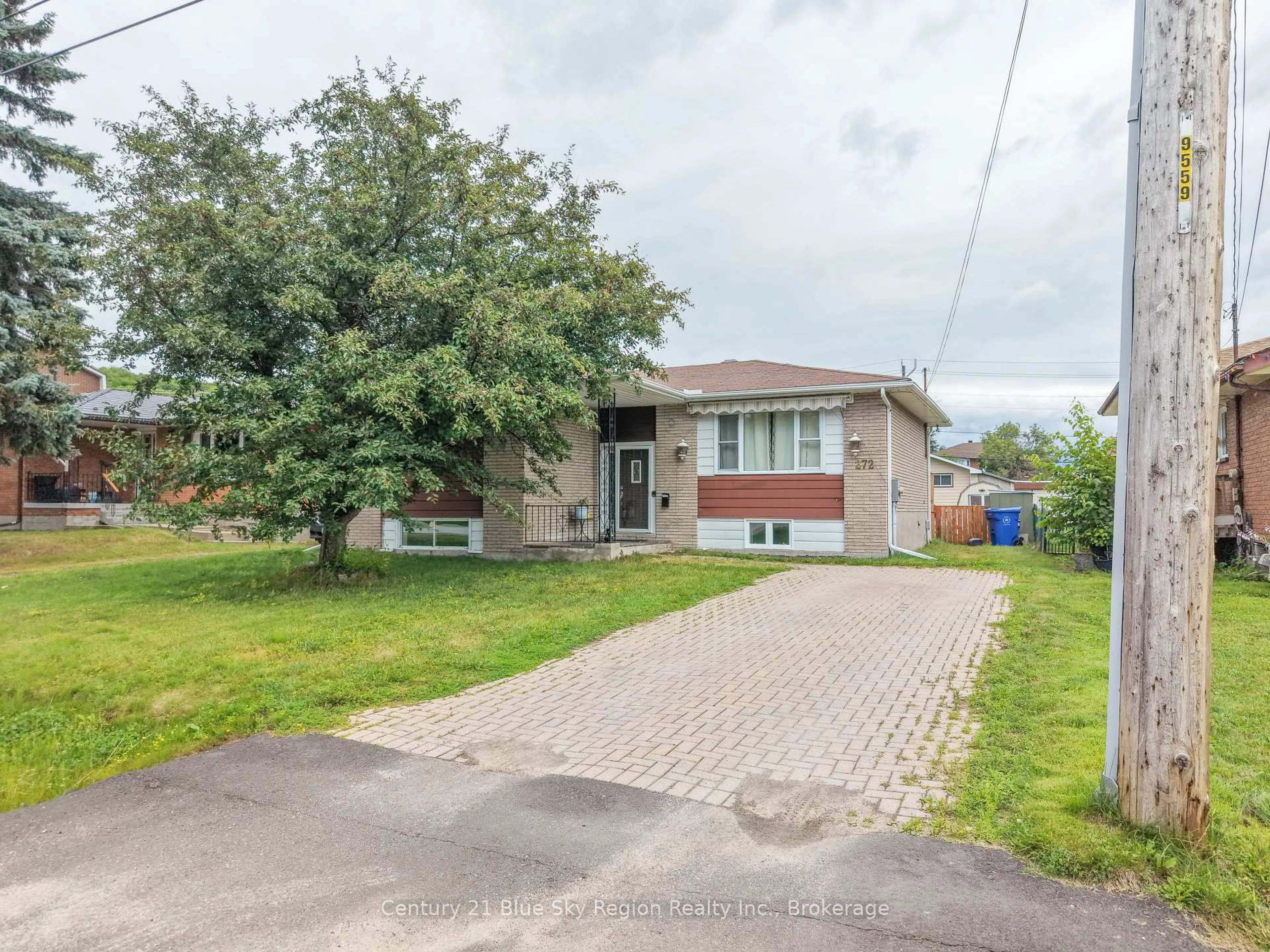 A pic from outside/outdoor area/front of a property/back of a property/a pic from drone, street for 272 Patricia St, North Bay Ontario P1B 7Z3