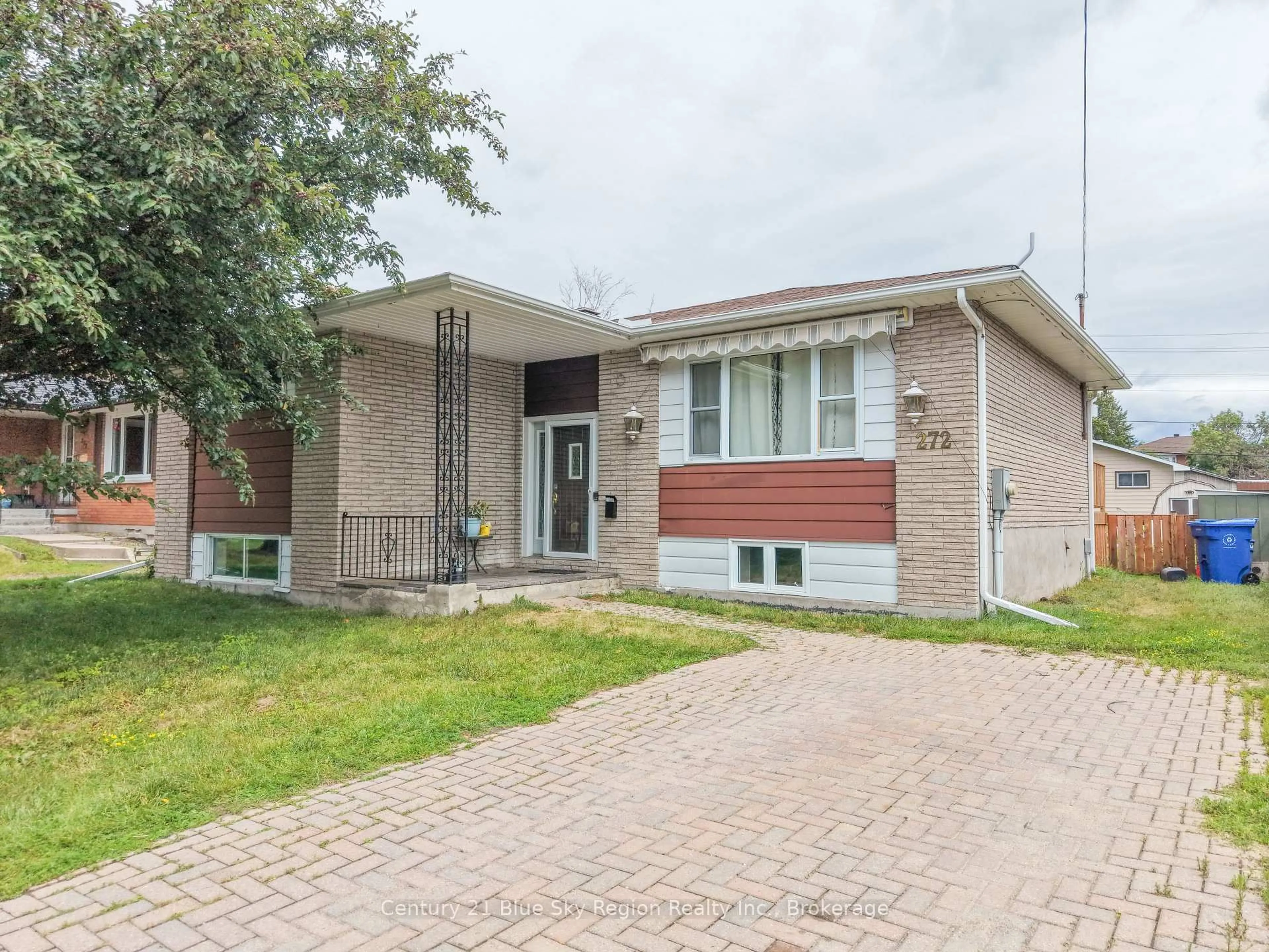 Home with brick exterior material, street for 272 Patricia St, North Bay Ontario P1B 7Z3
