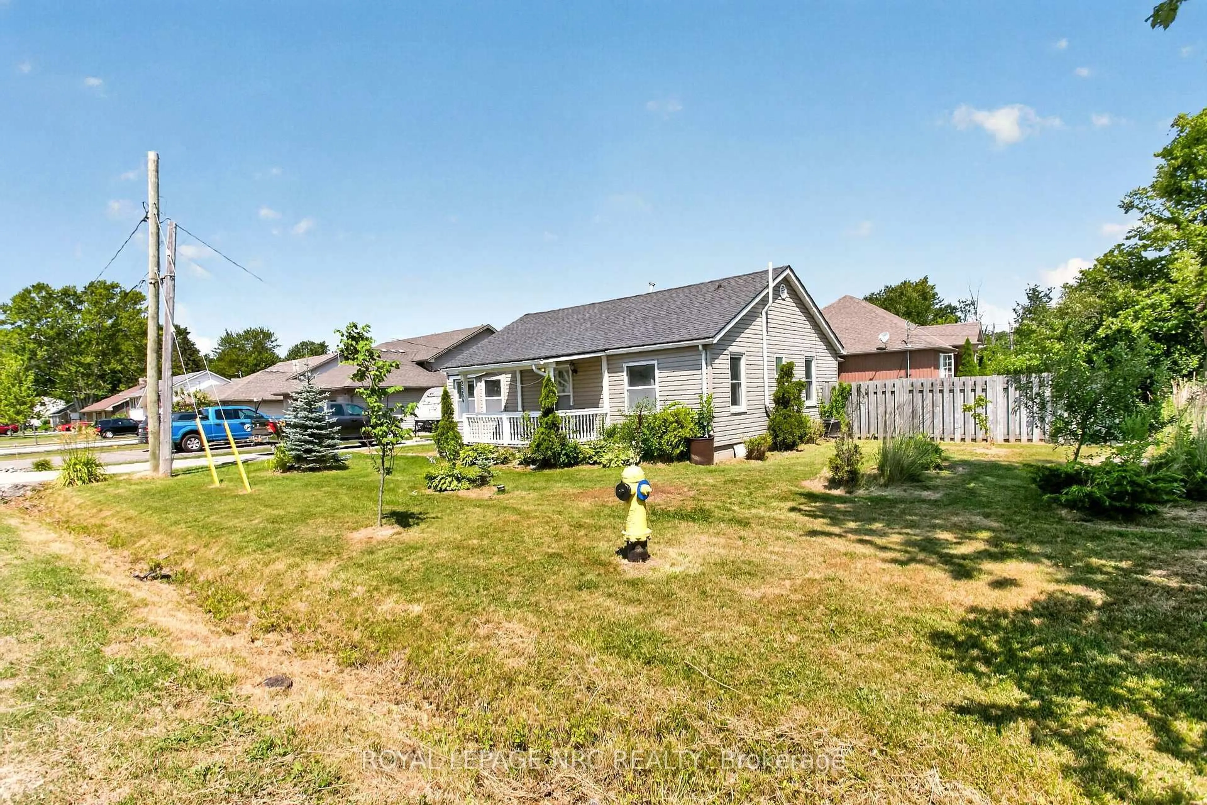 A pic from outside/outdoor area/front of a property/back of a property/a pic from drone, street for 2964 Hyman Ave, Fort Erie Ontario L0S 1N0