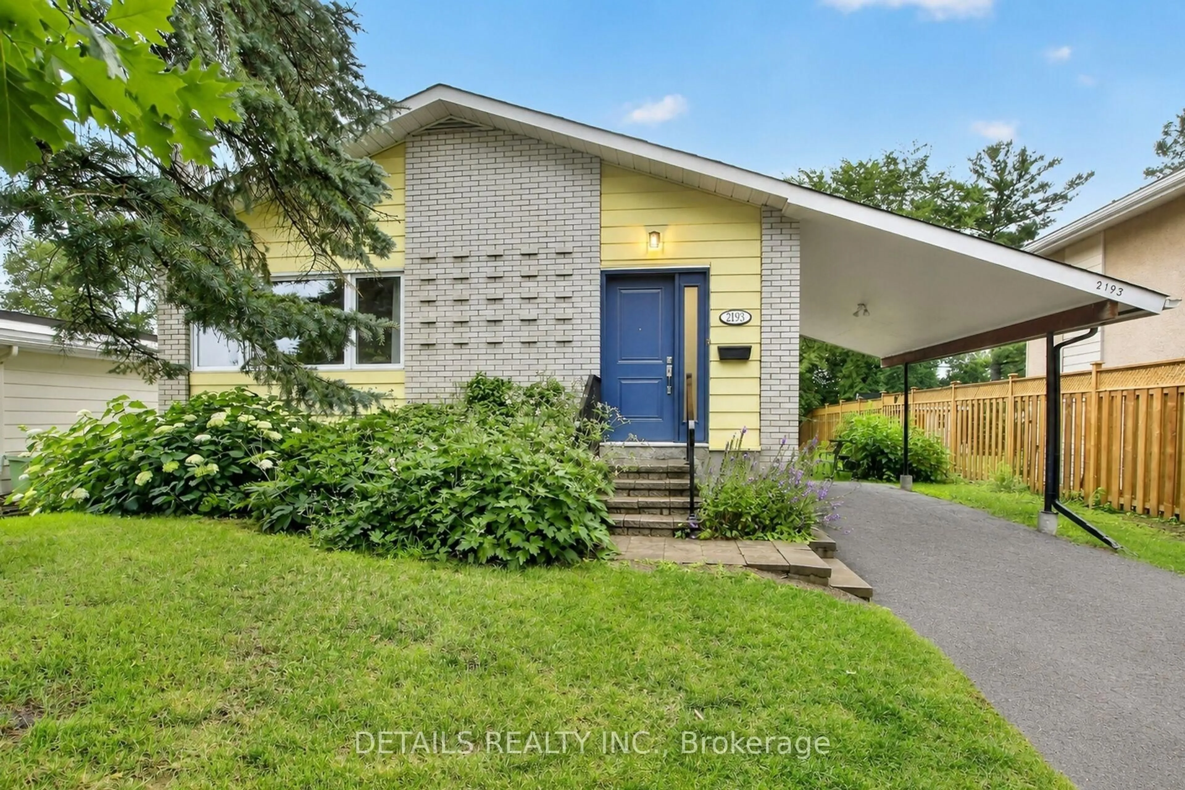 Home with vinyl exterior material, street for 2193 Fife Cres, Ottawa Ontario K1G 2Z3