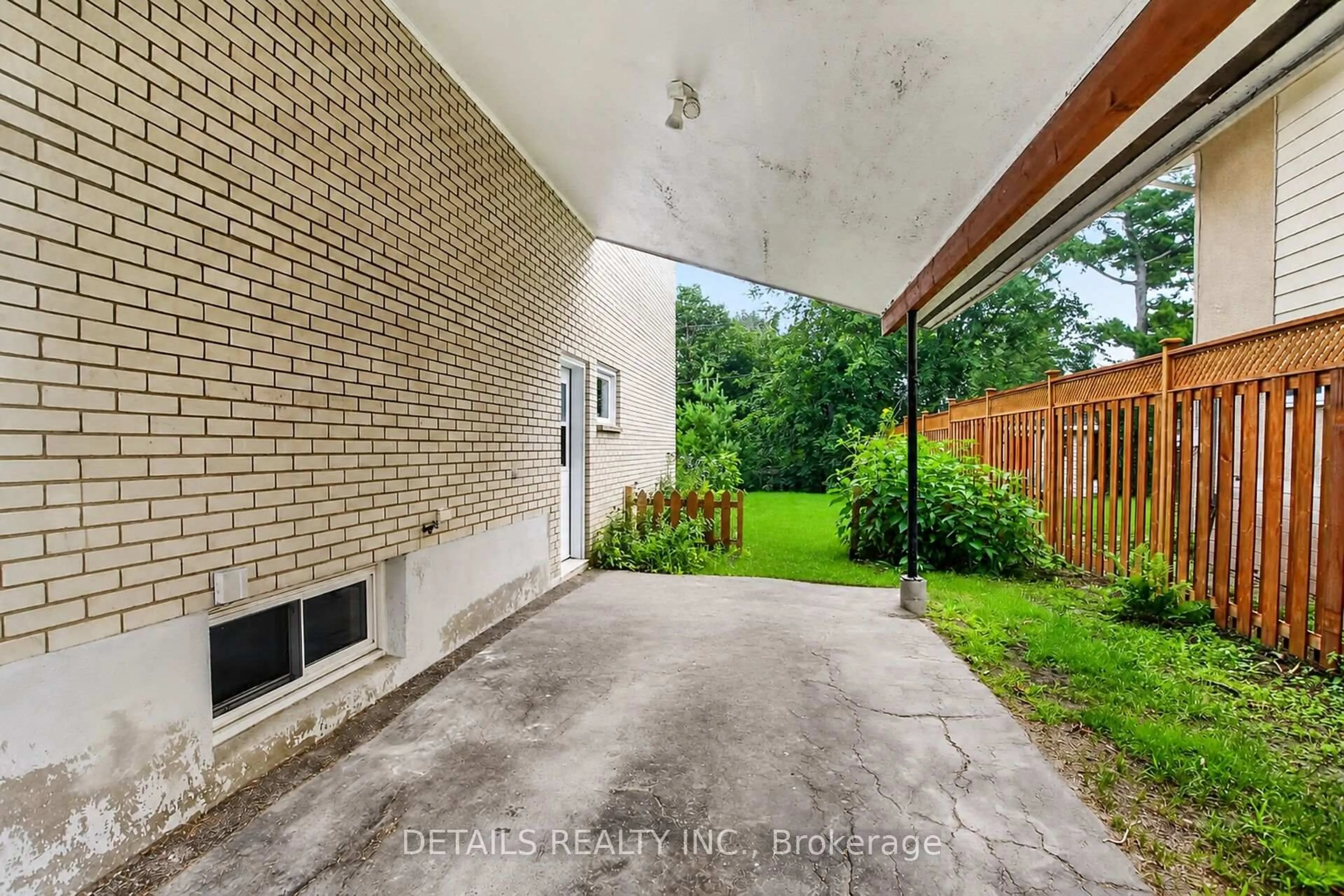 Unknown for 2193 Fife Cres, Ottawa Ontario K1G 2Z3