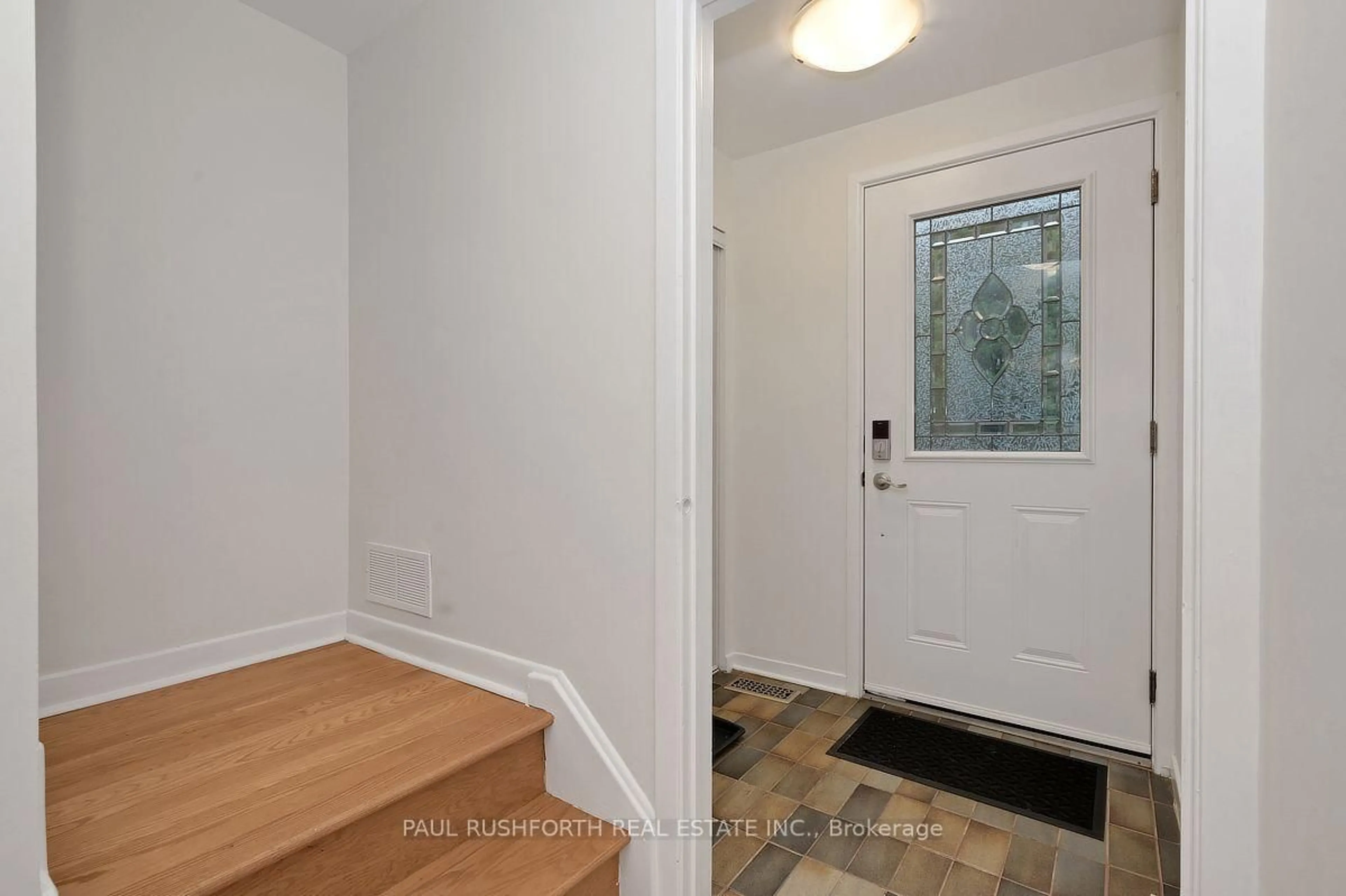 Indoor entryway for 68 Mulvagh Ave, Ottawa Ontario K2E 6M6