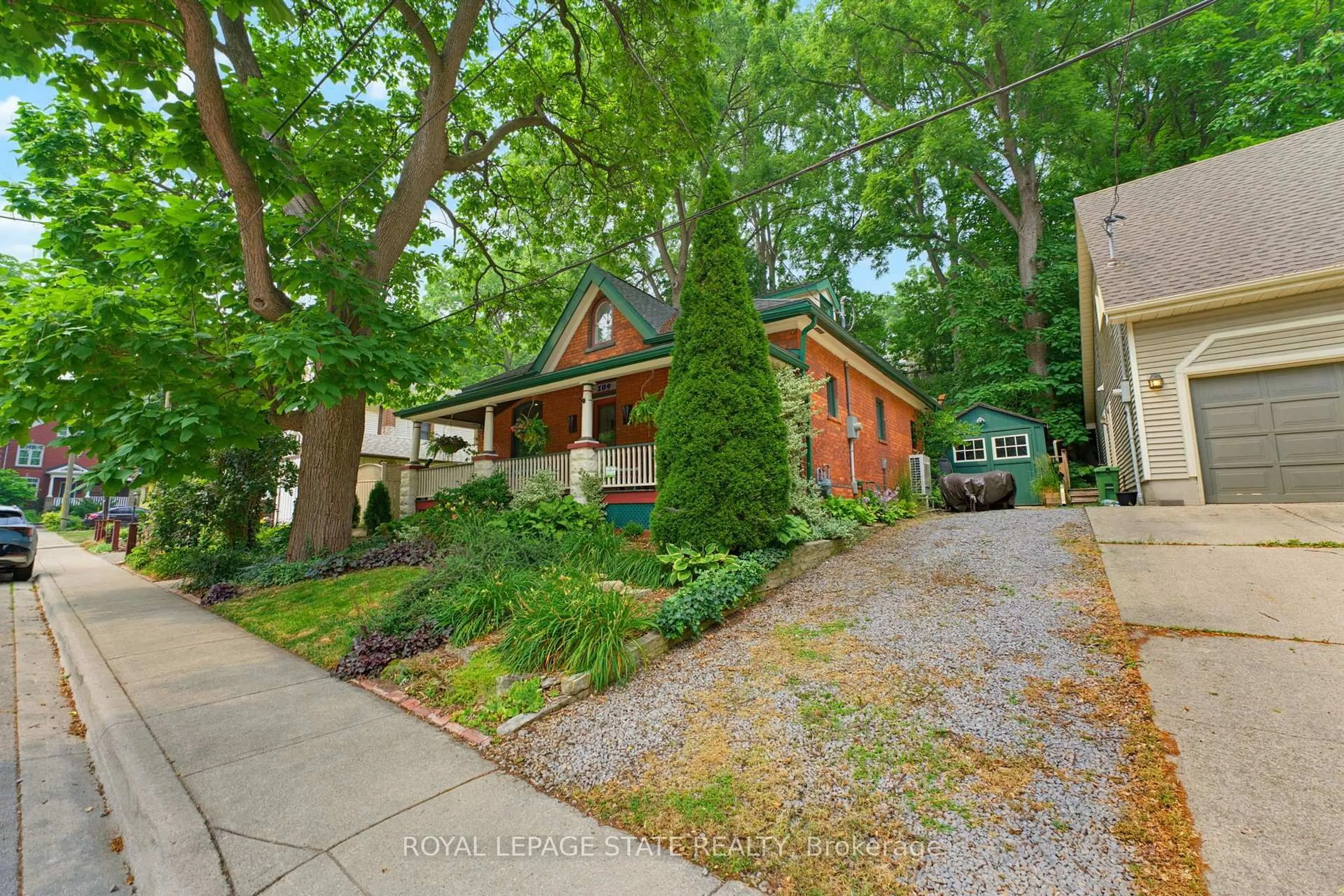 Unknown for 109 Victoria St, Hamilton Ontario L9H 2C1