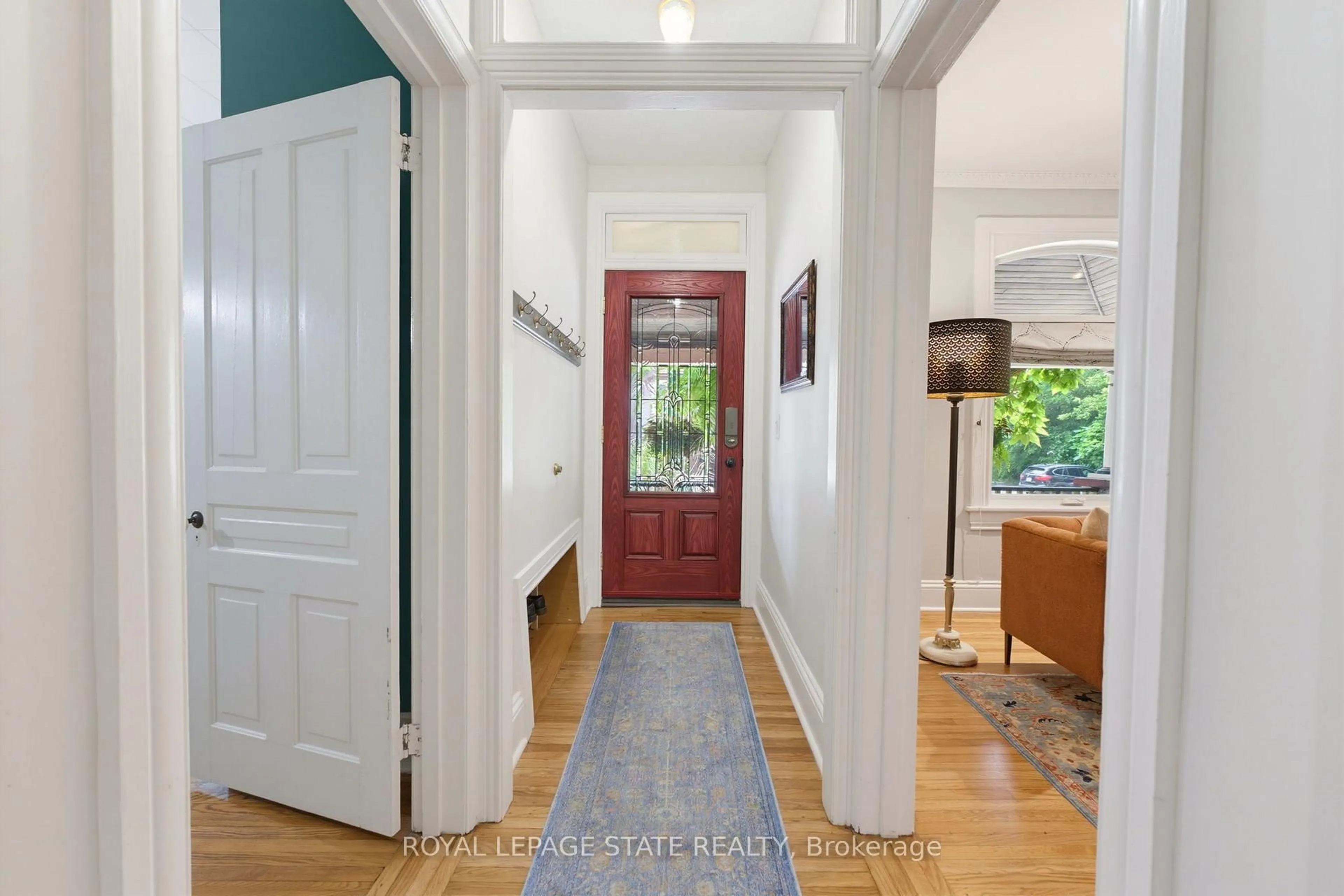 Indoor entryway for 109 Victoria St, Hamilton Ontario L9H 2C1