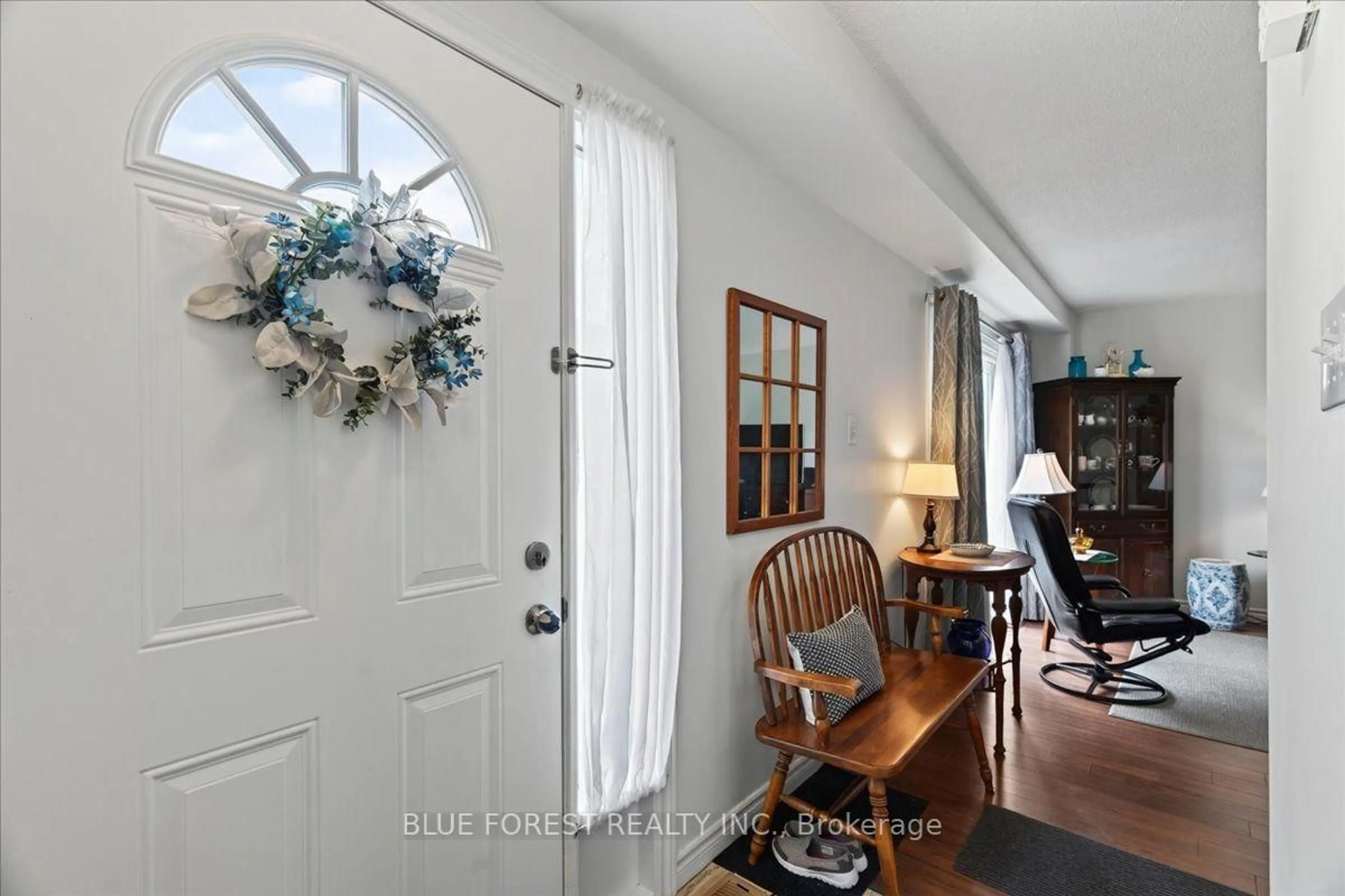 Indoor entryway for 70 Fiddlers Green Rd #110, London North Ontario N6H 4R4