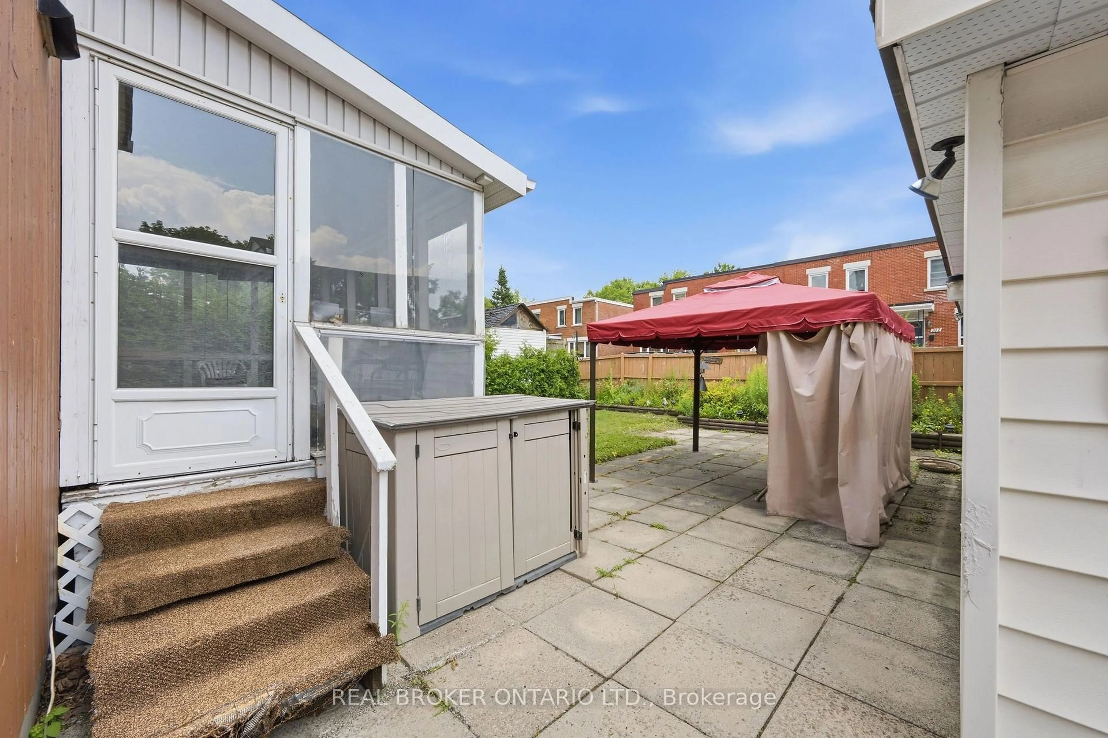 Patio, street for 385 Enfield Ave, Ottawa Ontario K1L 7L2